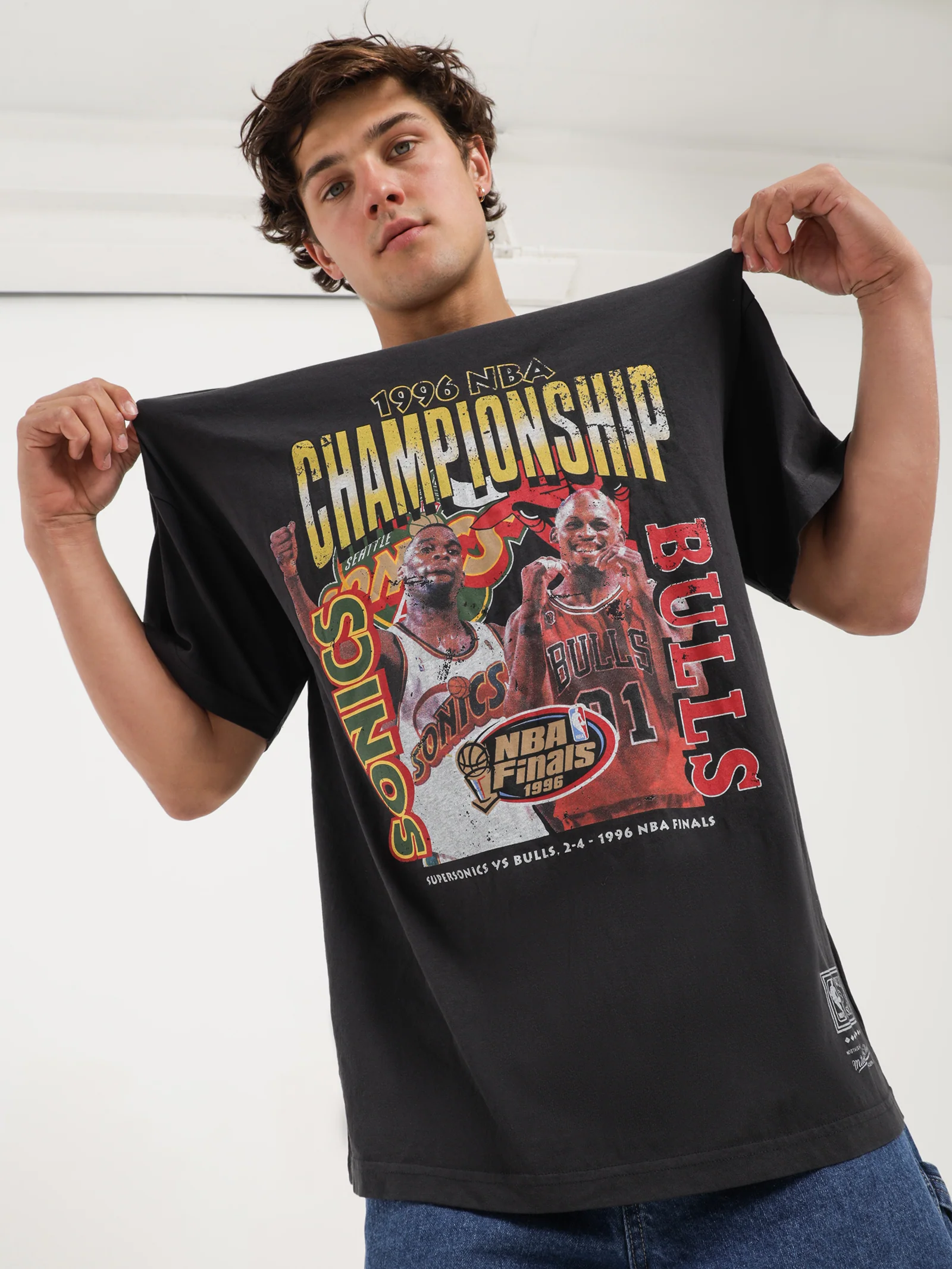 1996 Chicago Bulls vs Seattle Sonics T-Shirt - Image 2