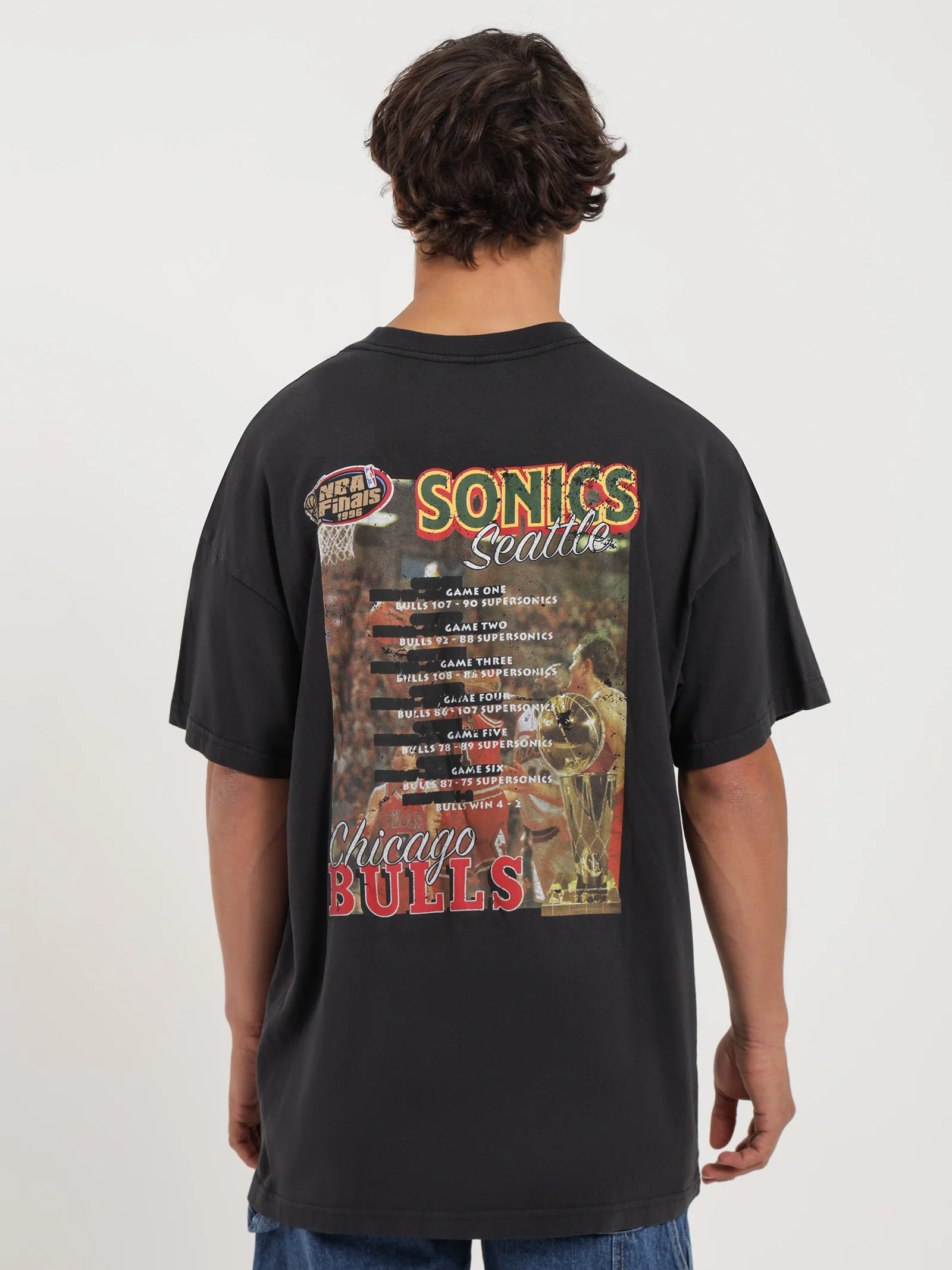 1996 Chicago Bulls vs Seattle Sonics T-Shirt - Image 6