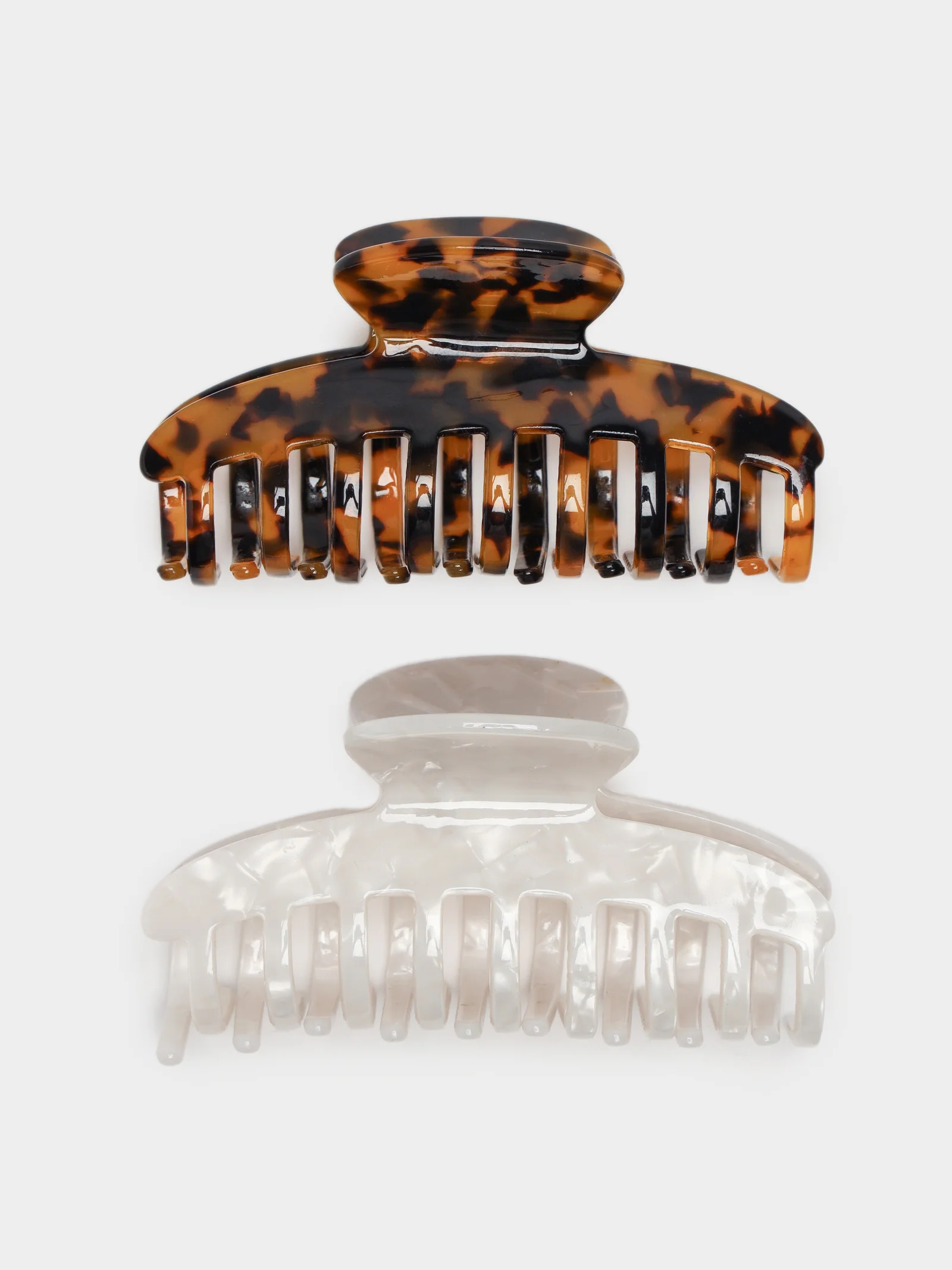 2 Large Tortoise Hair Claws - Image 2