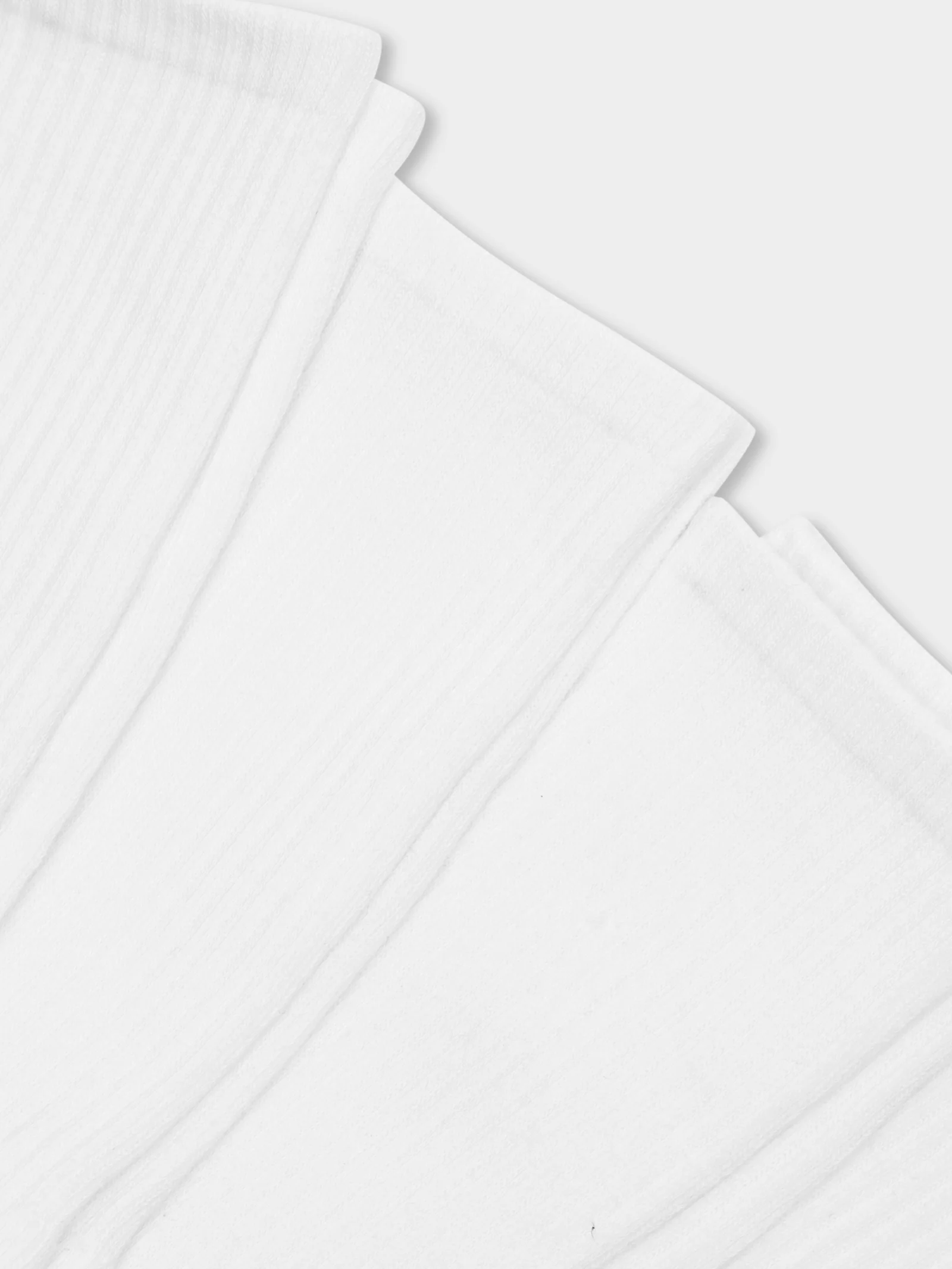4 Pairs of Classic Socks - Image 2