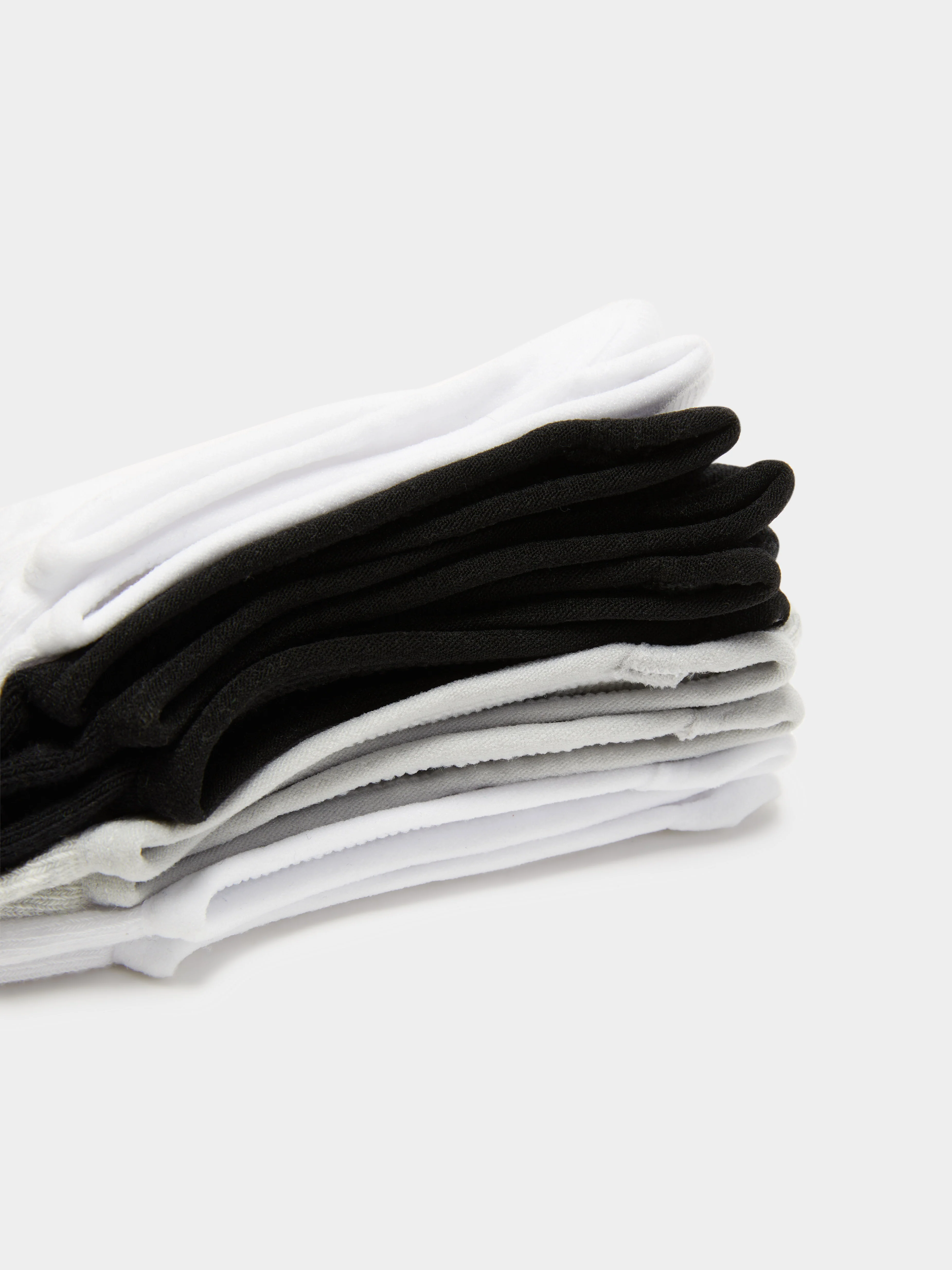 5 Pairs of Classic Invisible Socks - Image 3