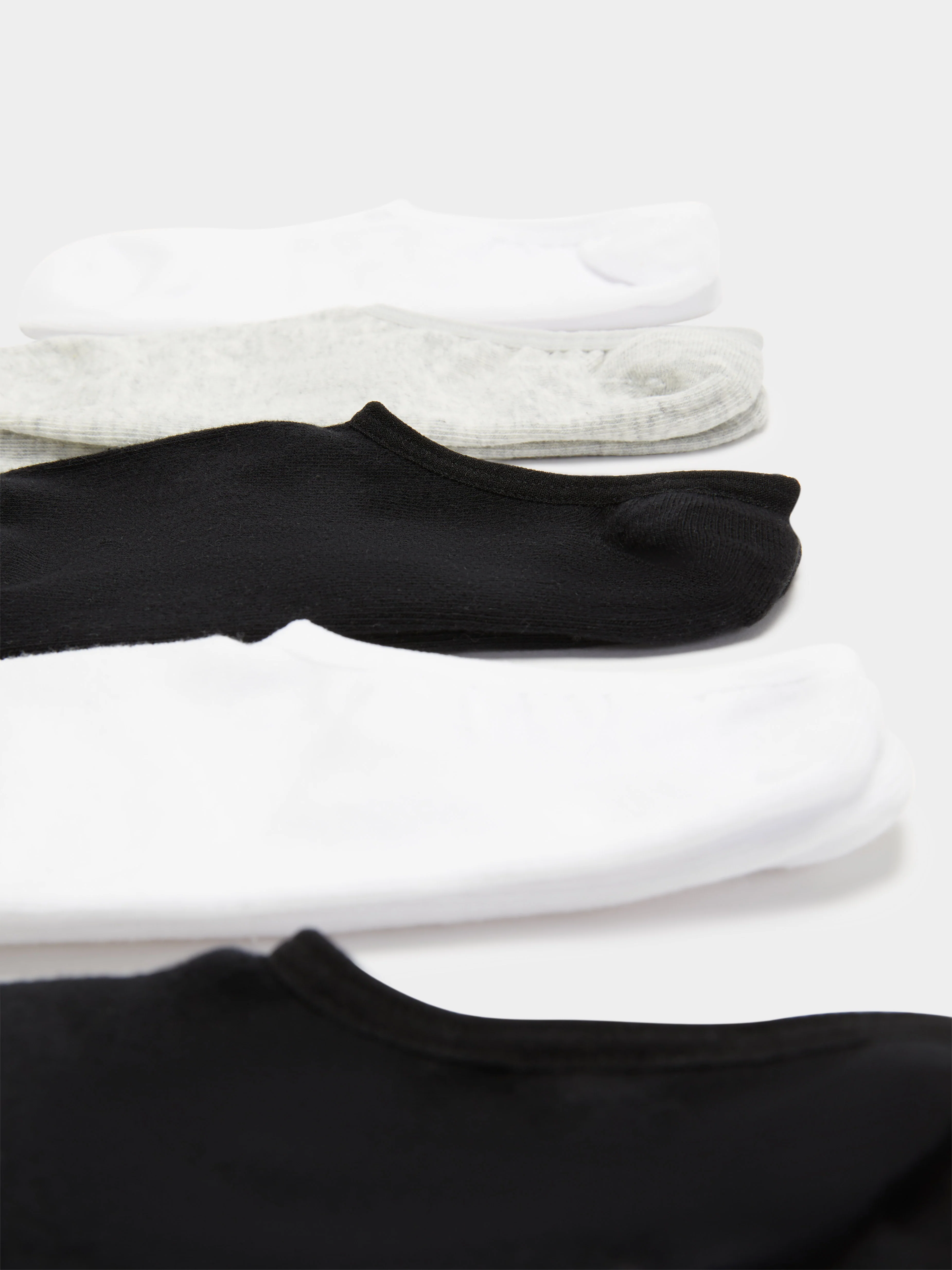 5 Pairs of Classic Invisible Socks - Image 4