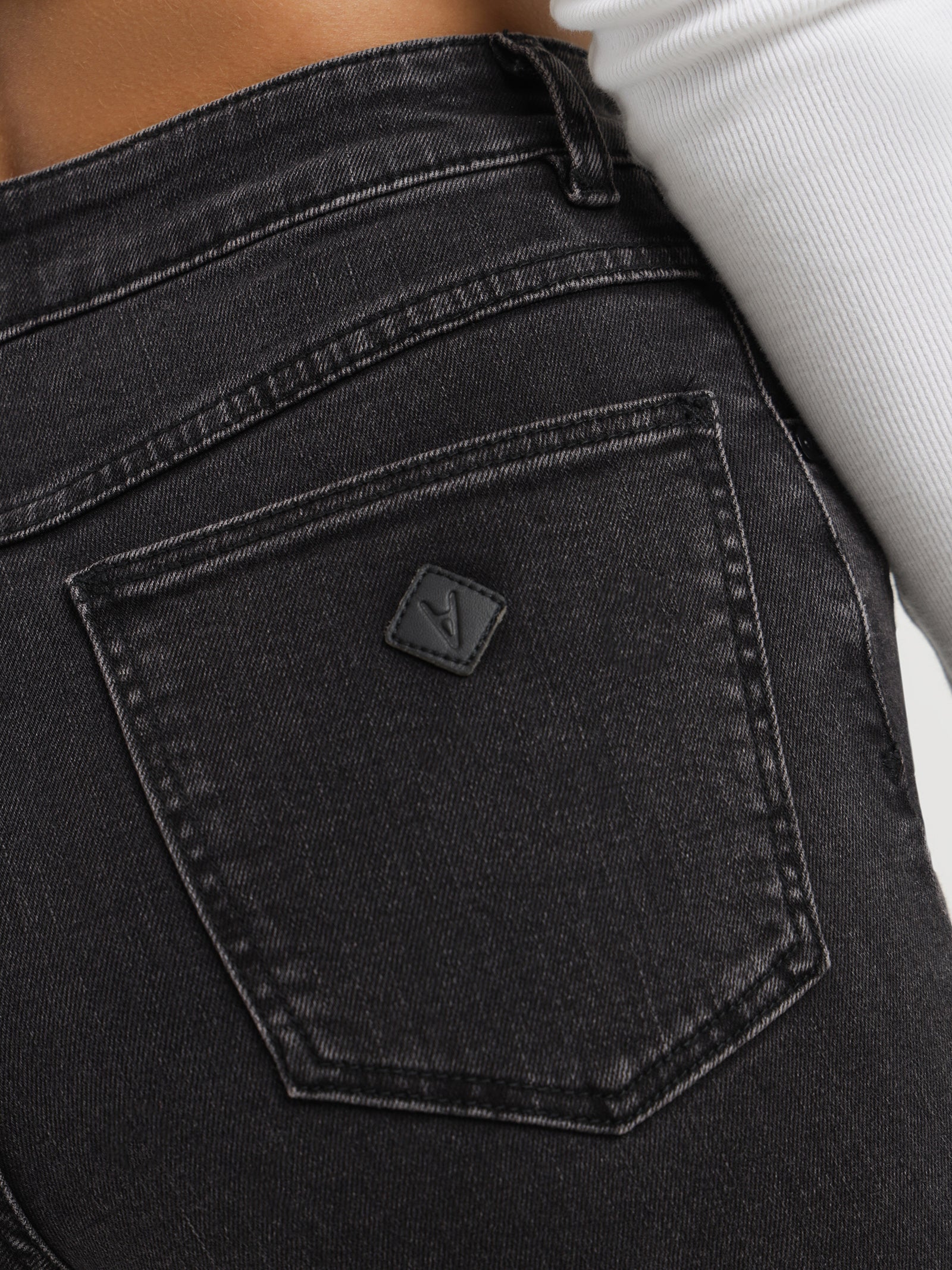 94 High Rise Slim Leg Mom Jeans - Image 4