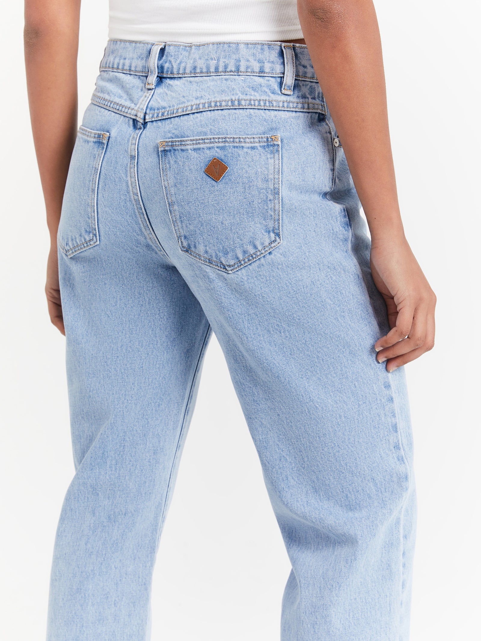 95 Mid Straight Crop Jeans - Image 3