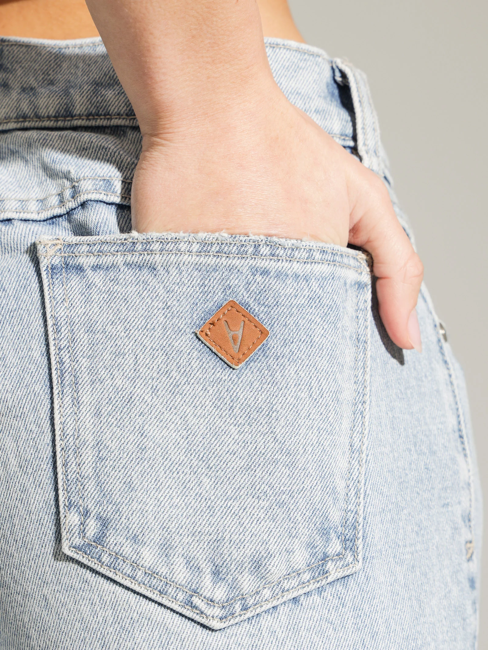 A 99 Low & Wide Jeans - Image 5