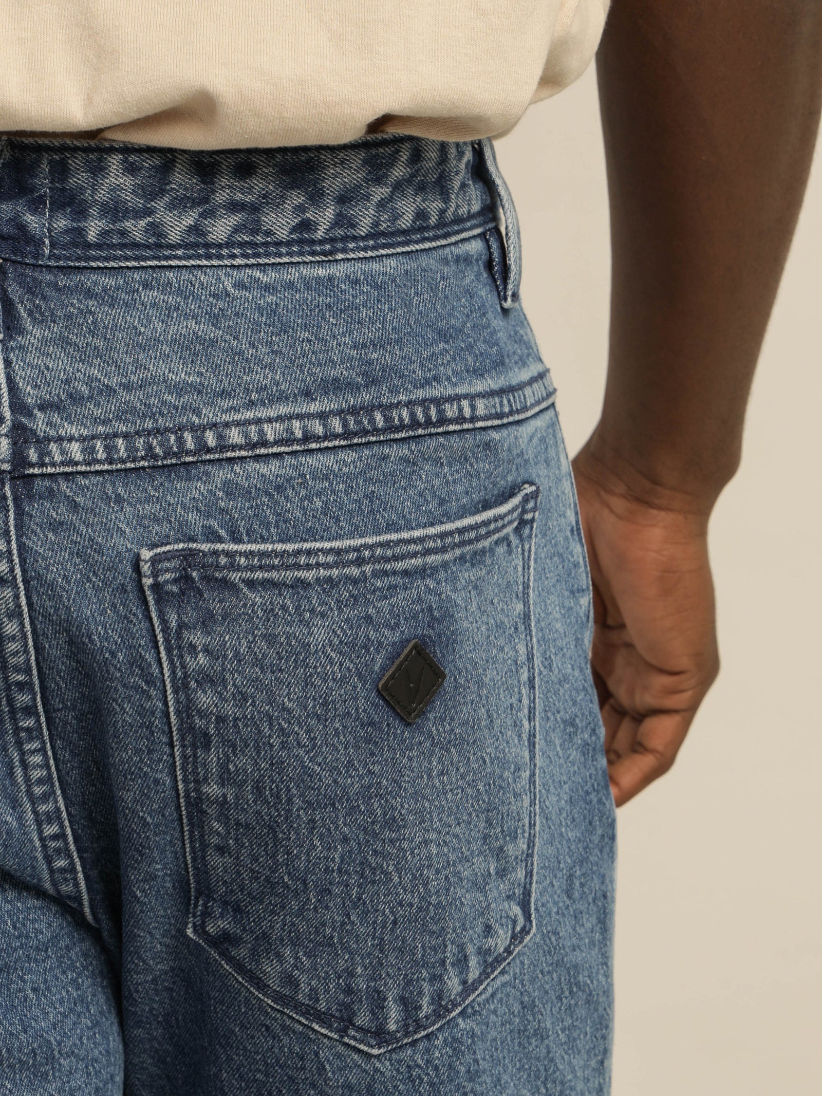 A Cropped Straight Gun Jeans - Image 4