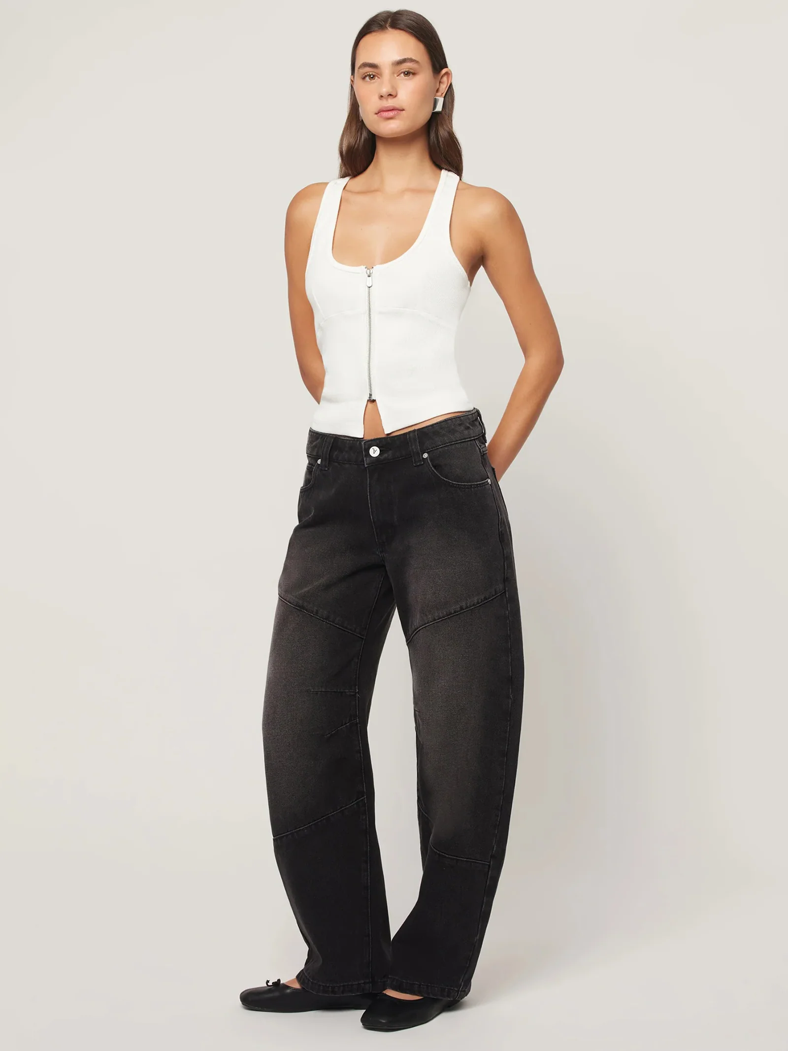 99 Barrel Jean Sophie Worn - Image 3