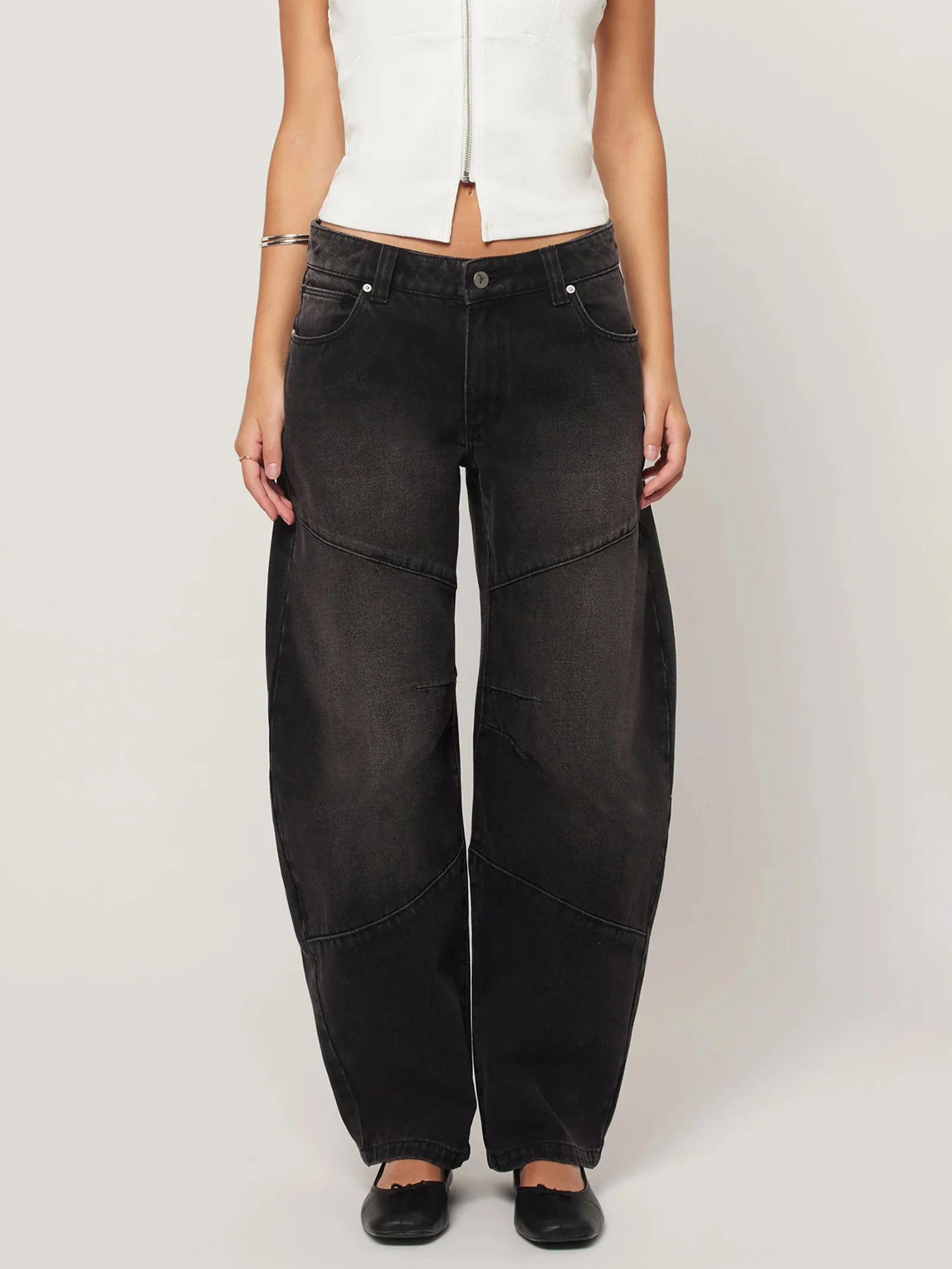 99 Barrel Jean Sophie Worn - Image 4