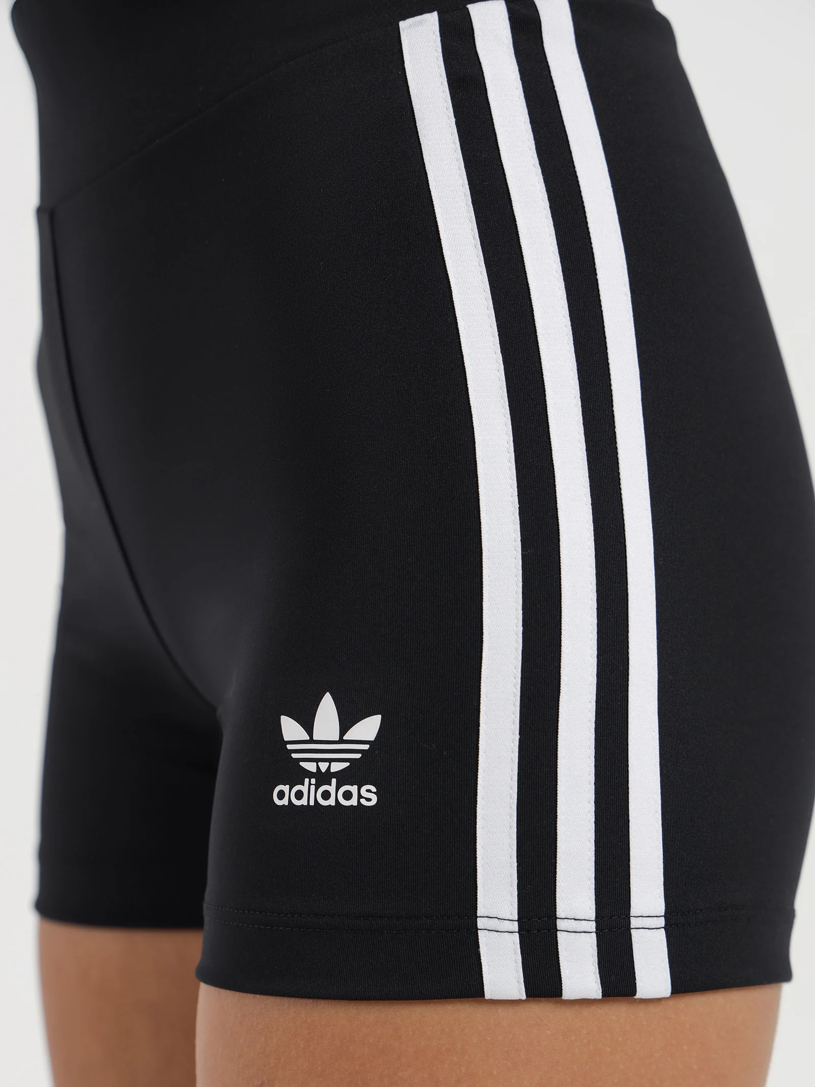 Adicolor Classics Traceable Shorts - Image 6