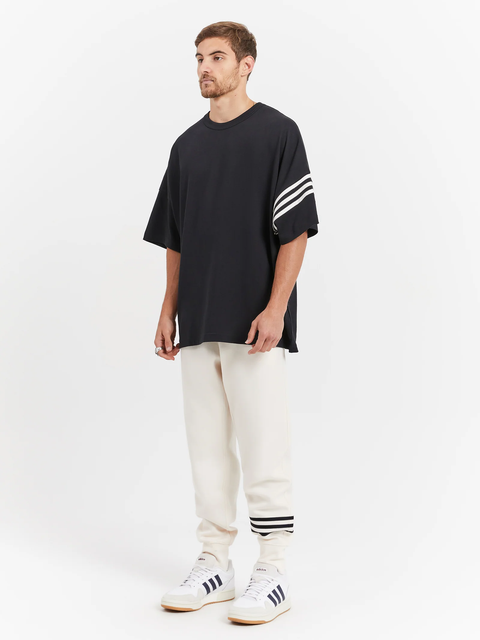 Adicolor Neuclassics T-Shirt - Image 4