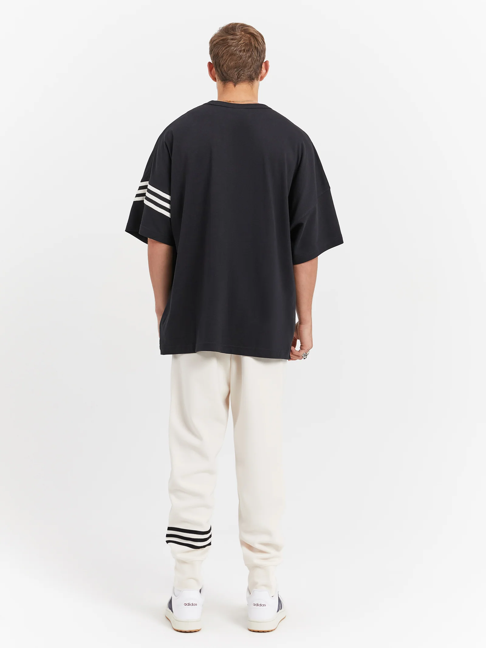 Adicolor Neuclassics T-Shirt - Image 5