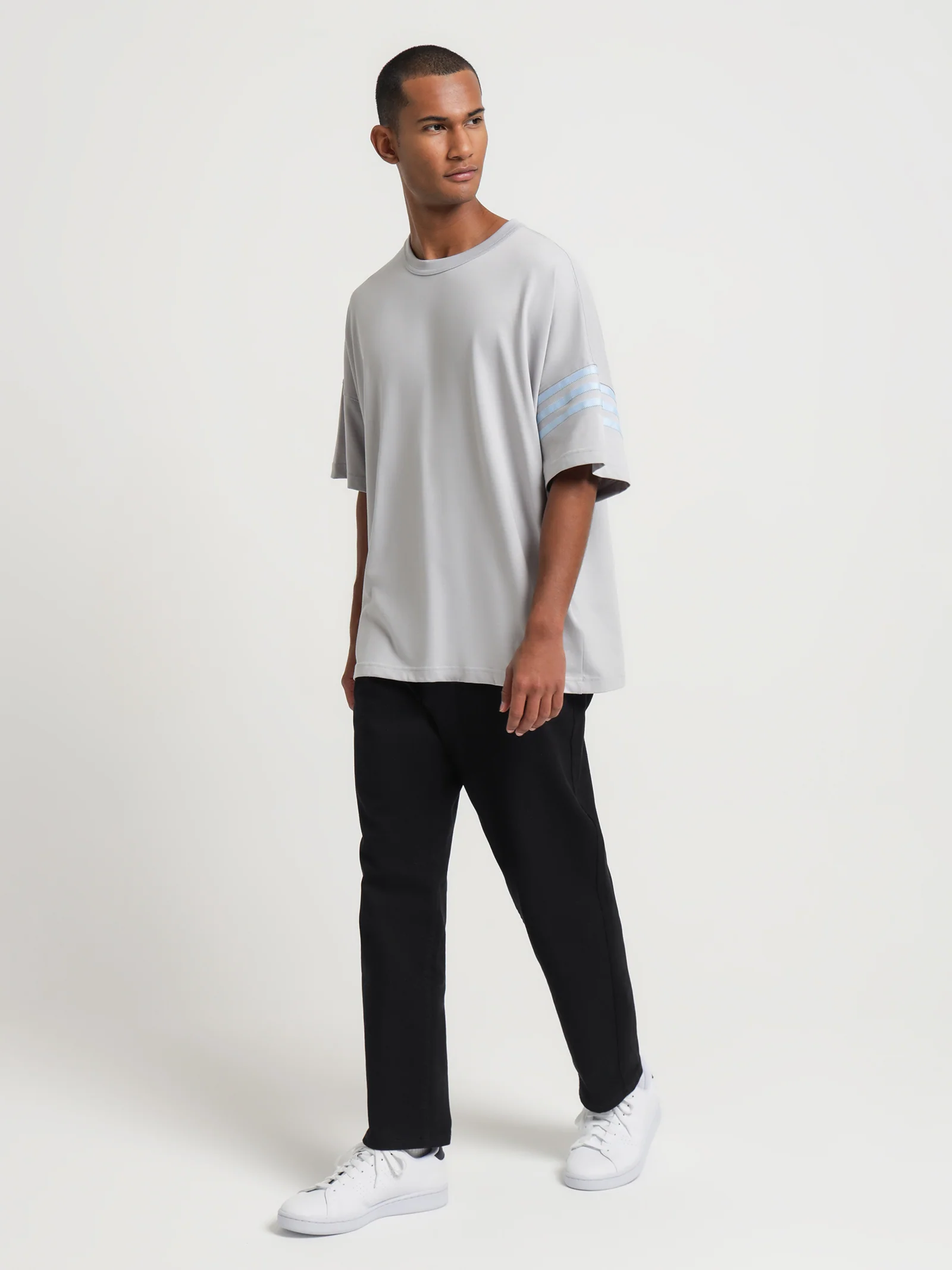 Adicolor Neuclassics T-Shirt - Image 4