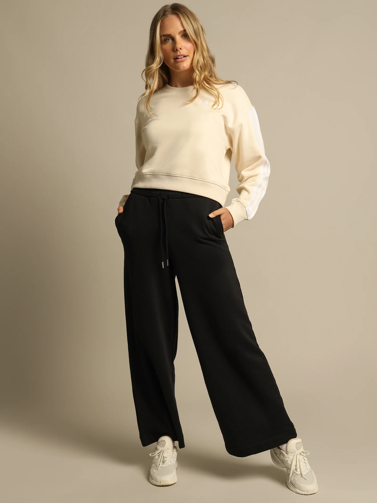 Adicolour Wide Leg Pants - Image 3