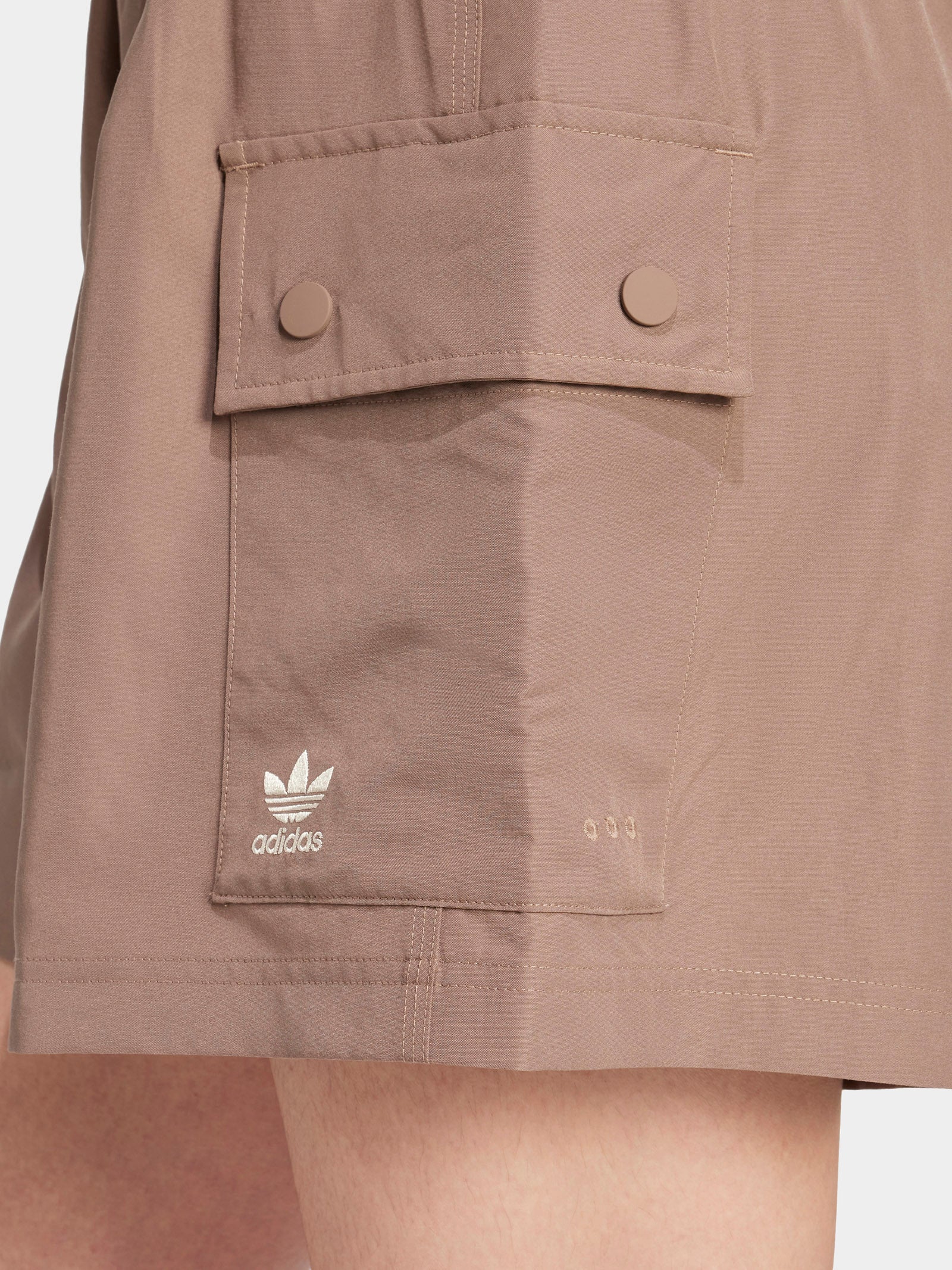 Ess C Shorts - Image 5