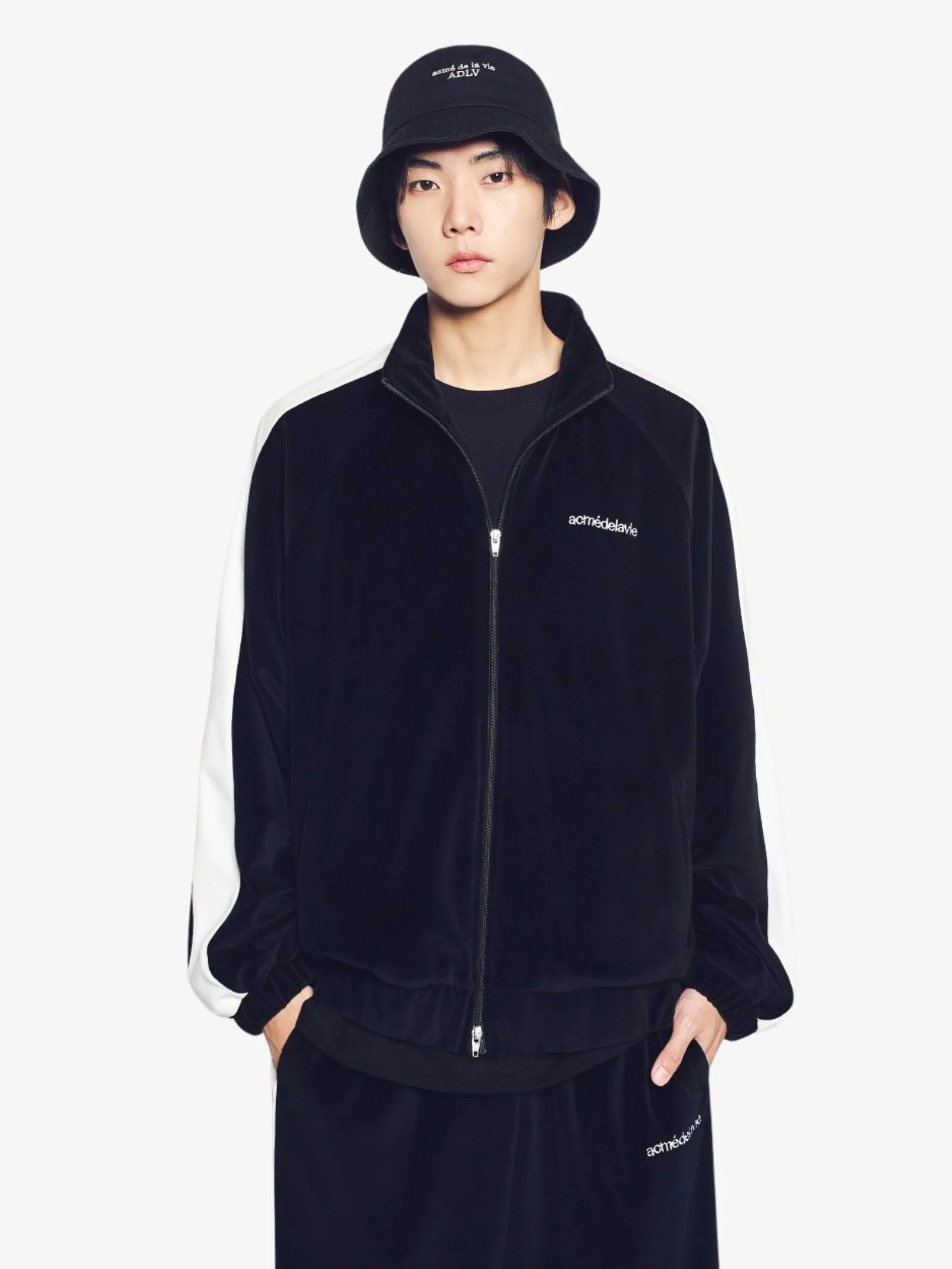 Basic Logo Bucket Hat - Image 2