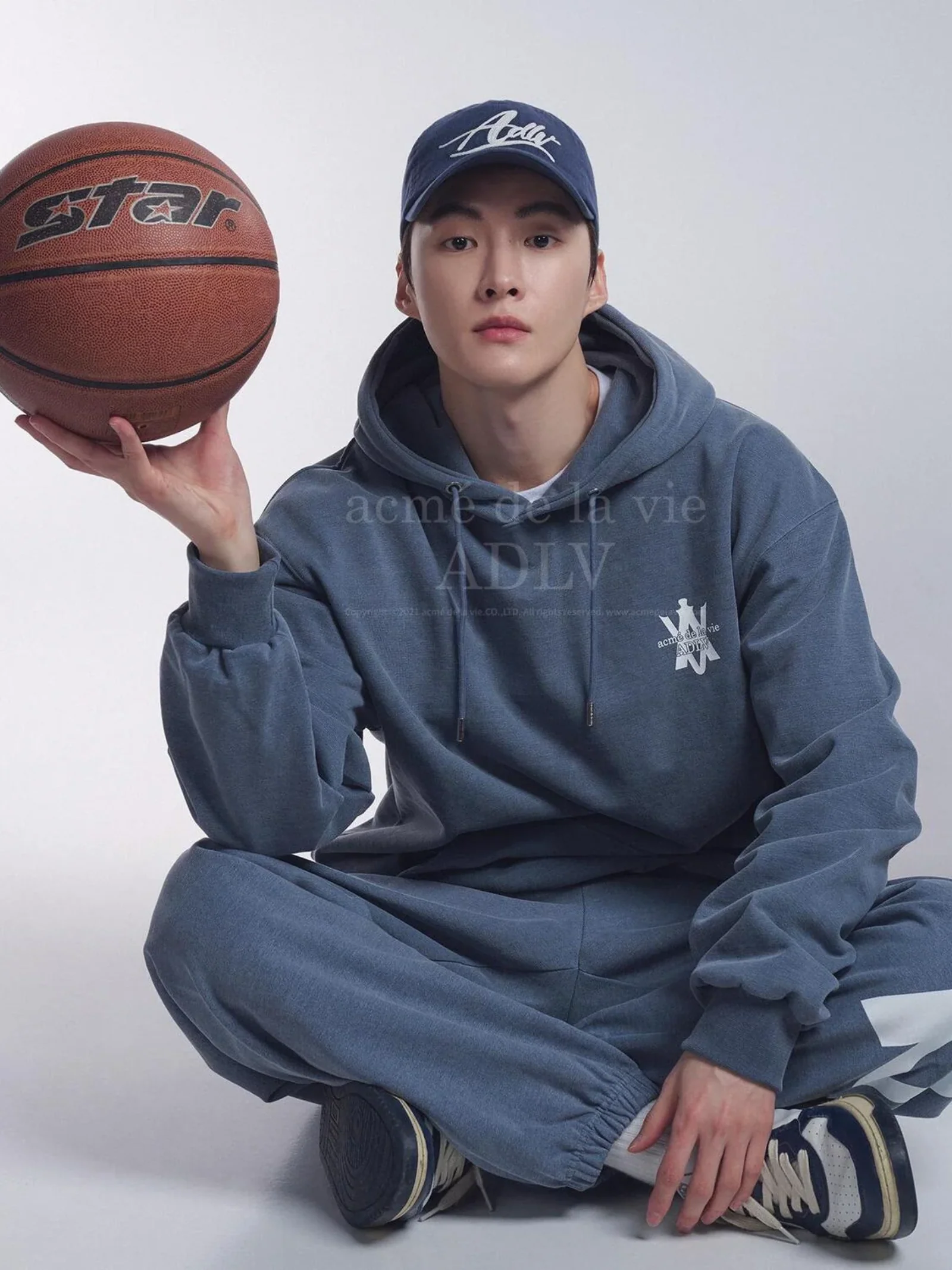 Script Logo Chain Embroidery Washing Ball Cap - Image 5
