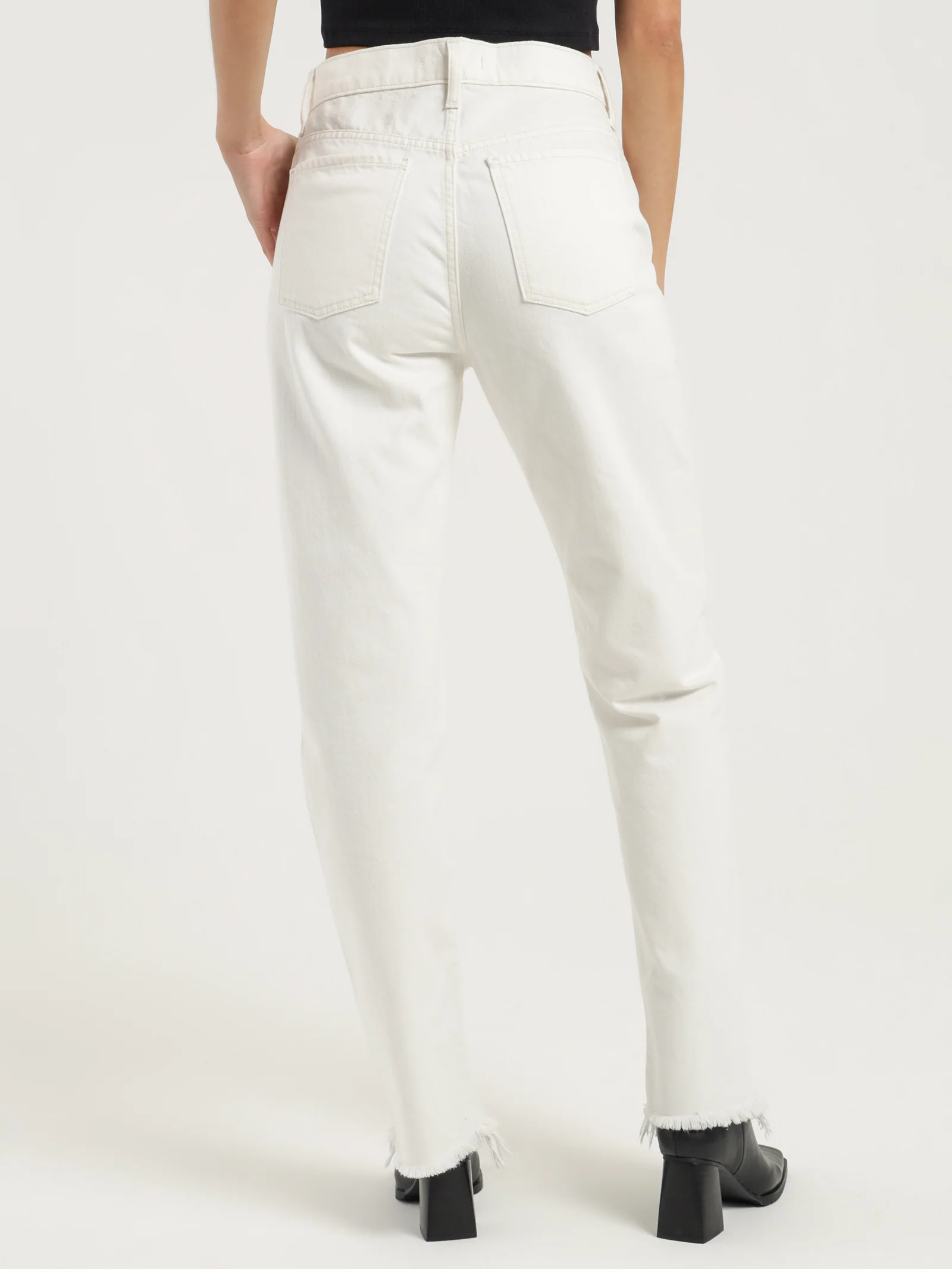 Agnes Jeans - Image 7