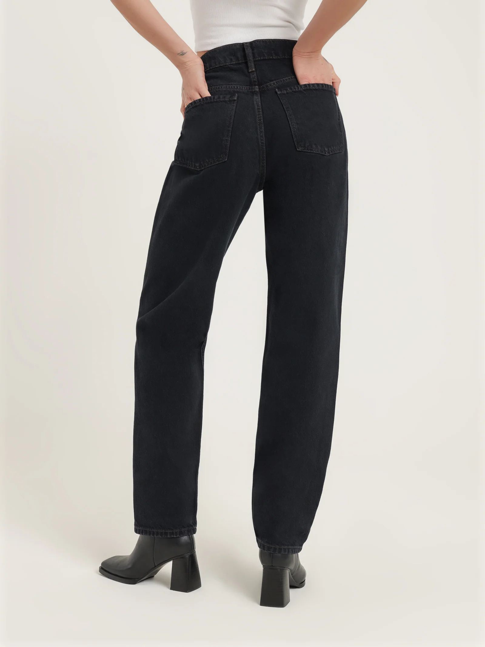 Agnes Jeans - Image 5