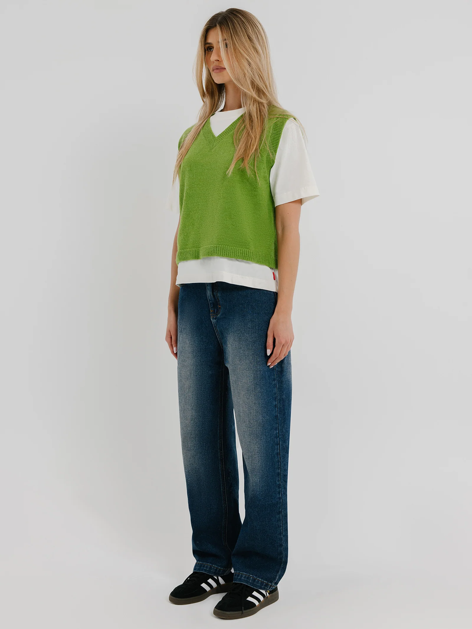 Alec Jeans - Image 2