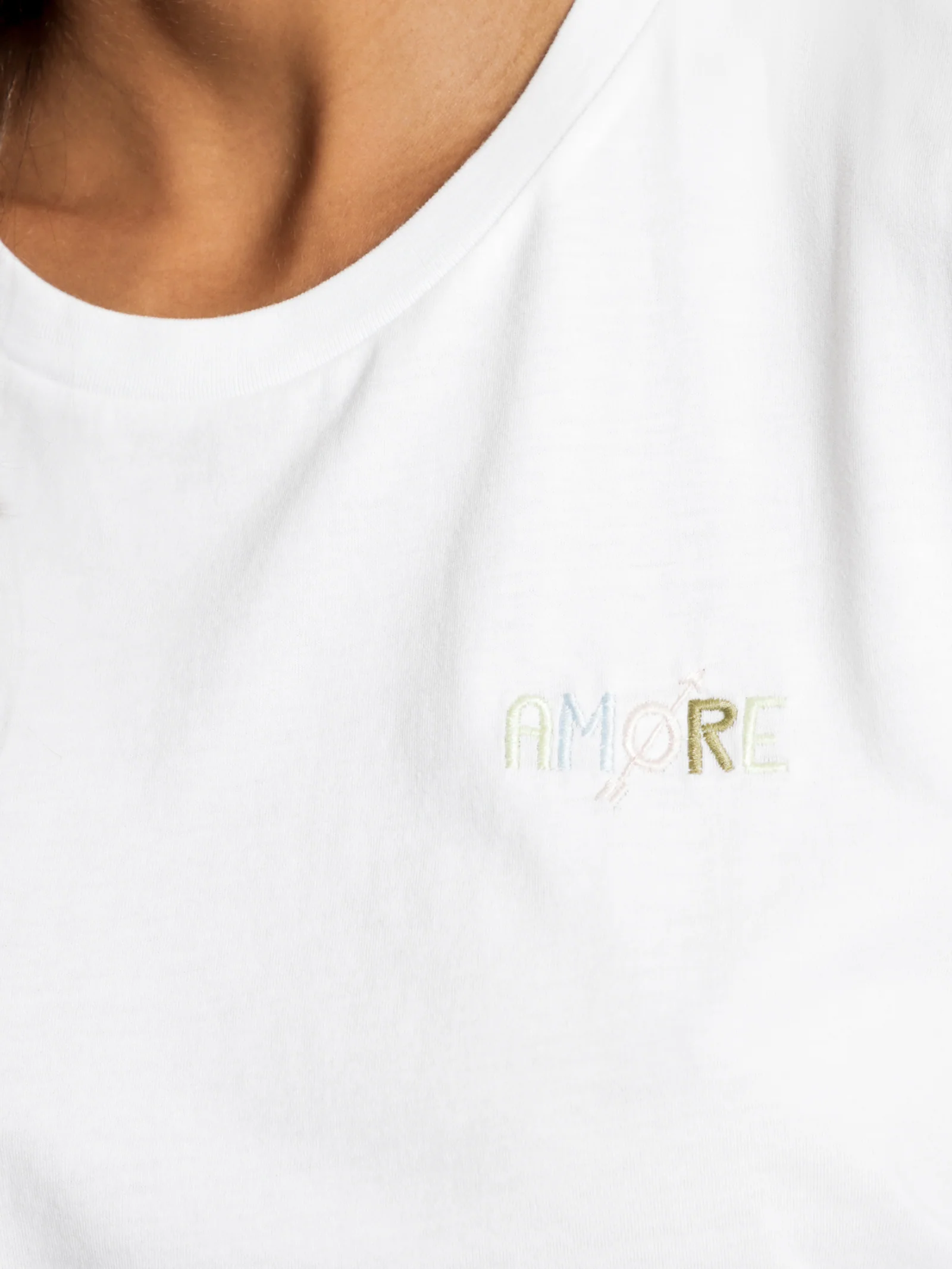 Amore Slogan T-Shirt - Image 5