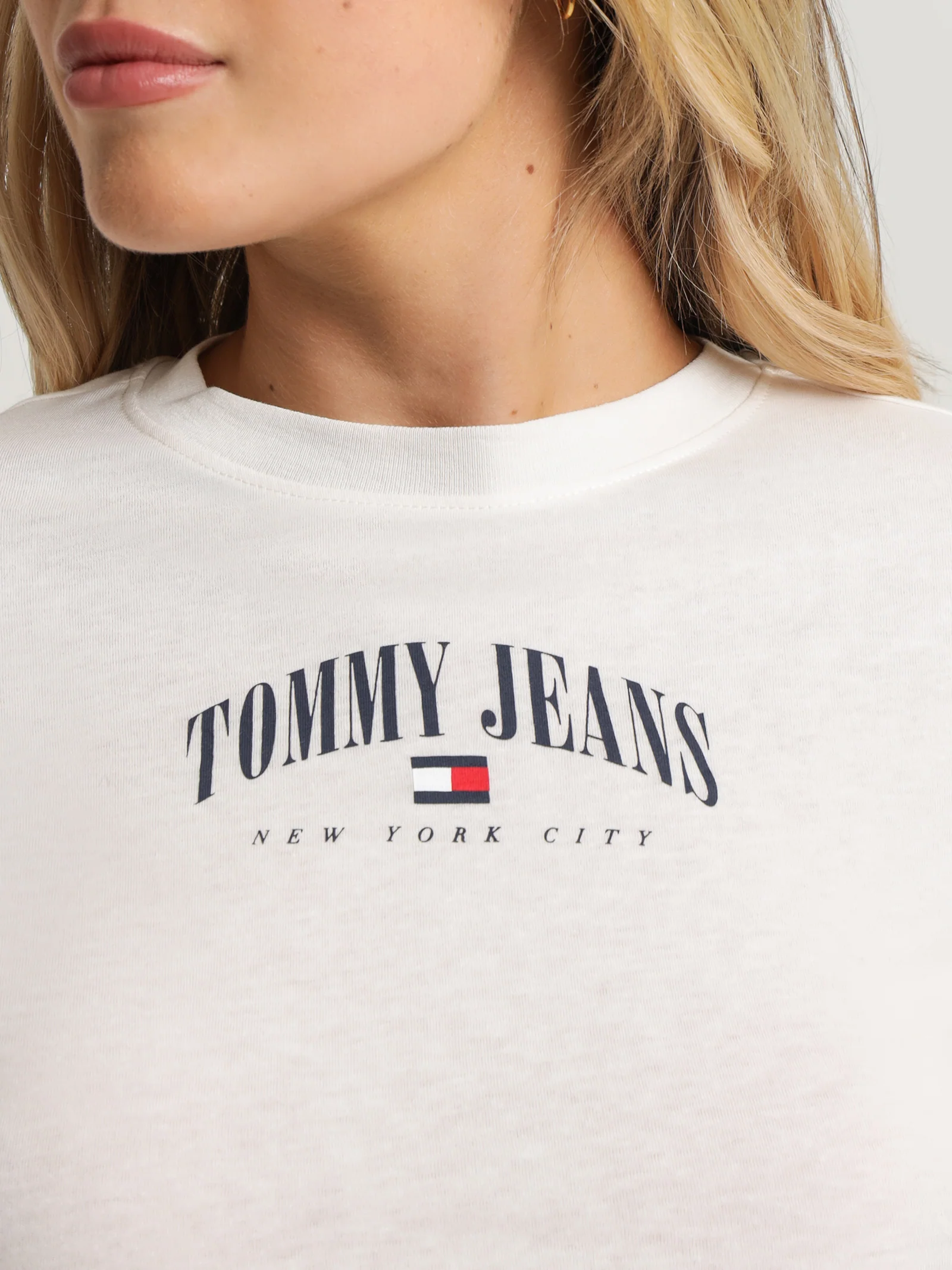 Baby Crop Essential Logo T-Shirt - Image 3