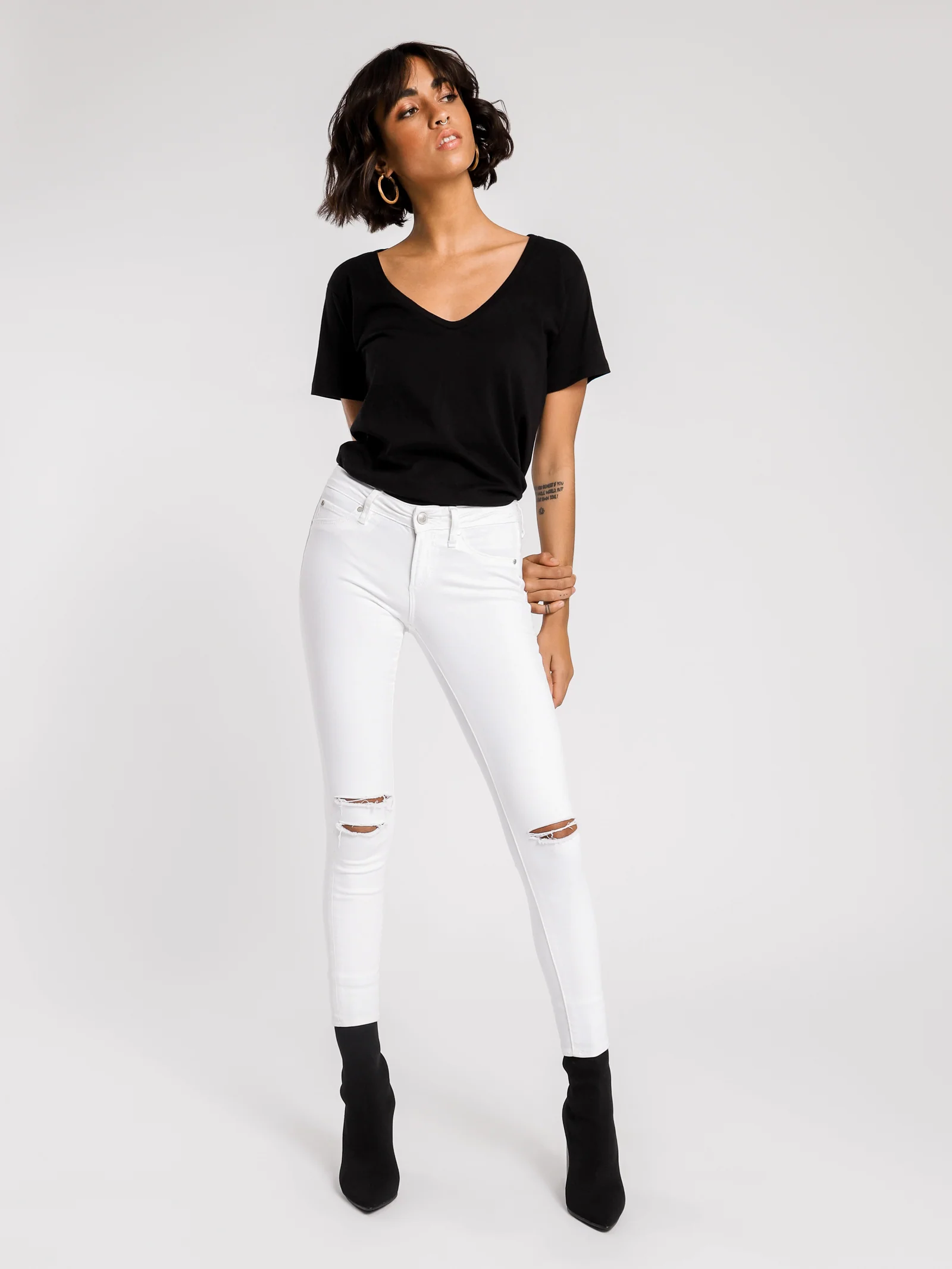 Blake Basic V Neck T-Shirt - Image 9