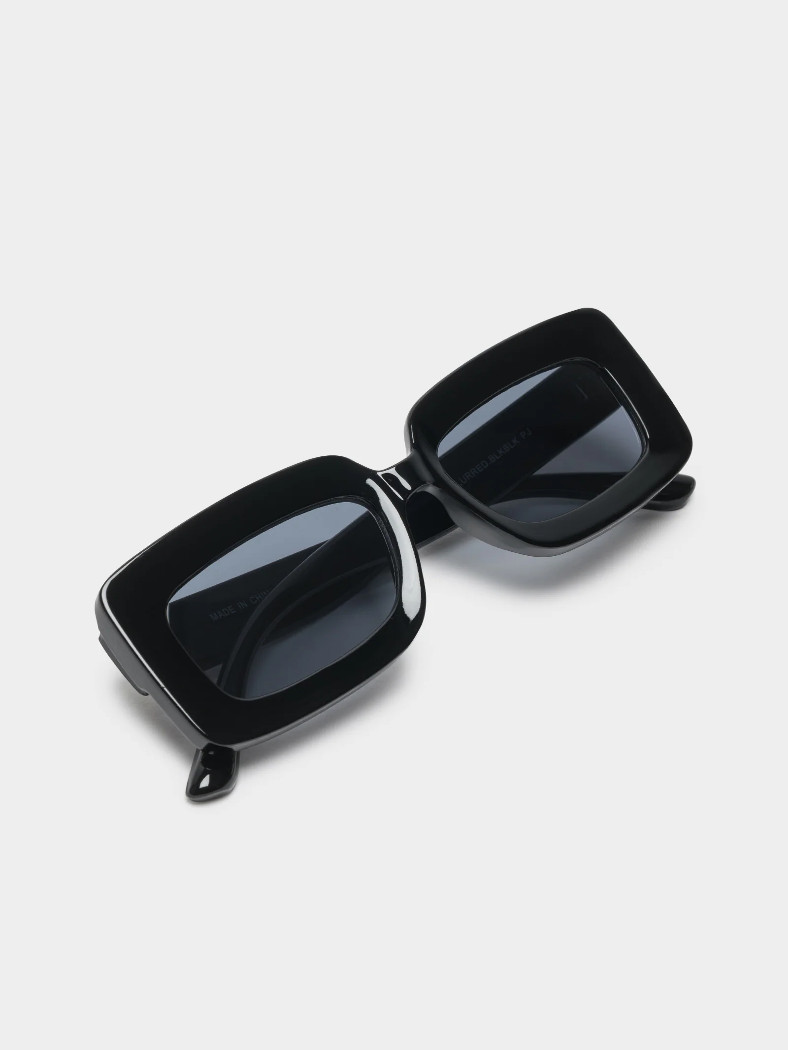 Blurred Sunglasses - Image 4