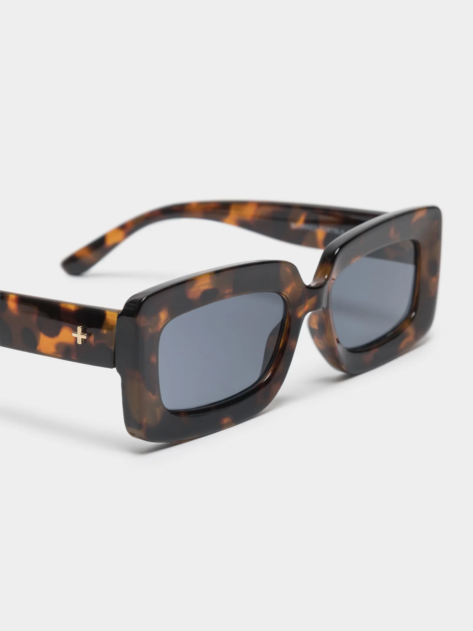 Blurred Sunglasses - Image 3
