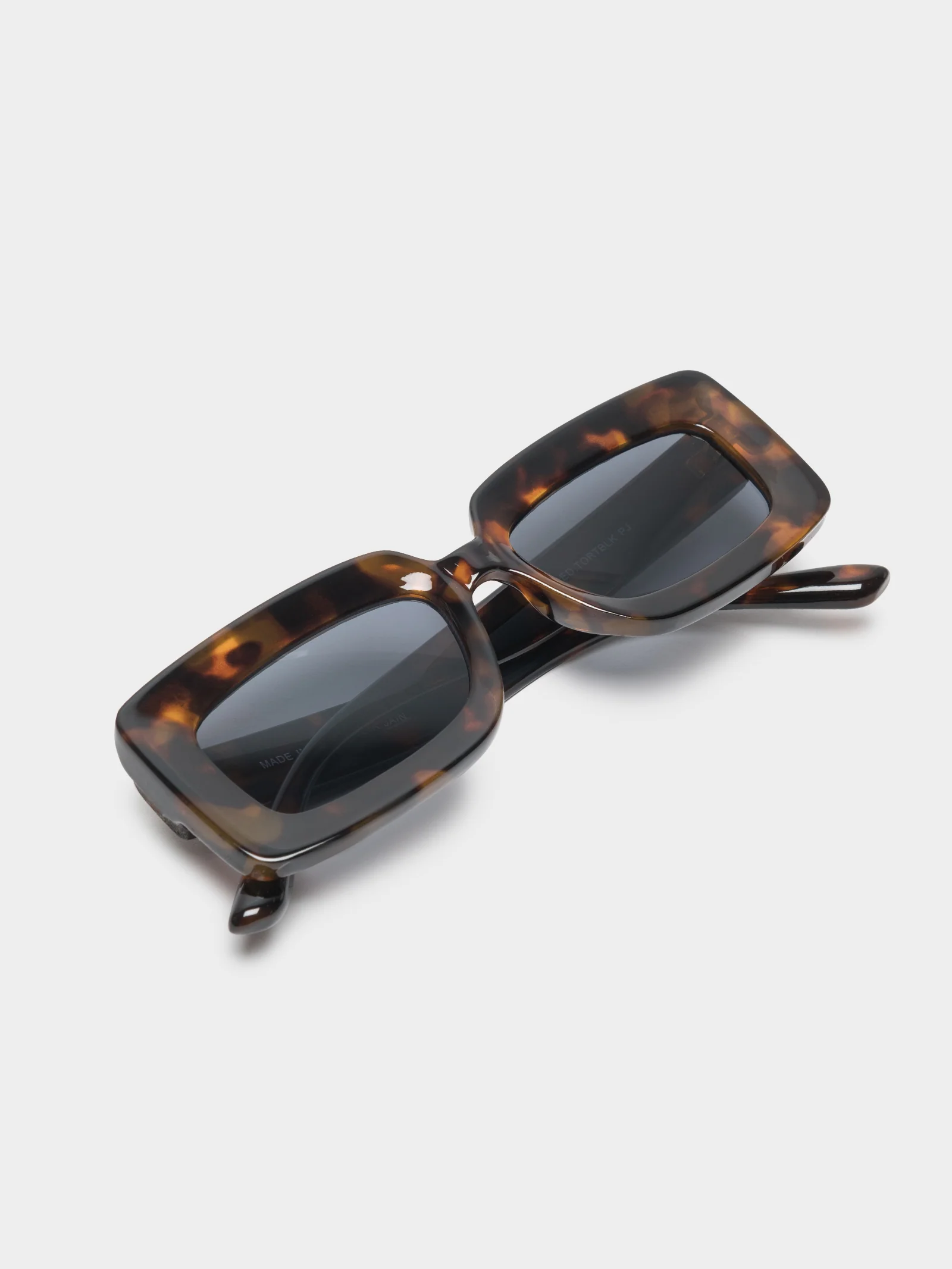 Blurred Sunglasses - Image 4