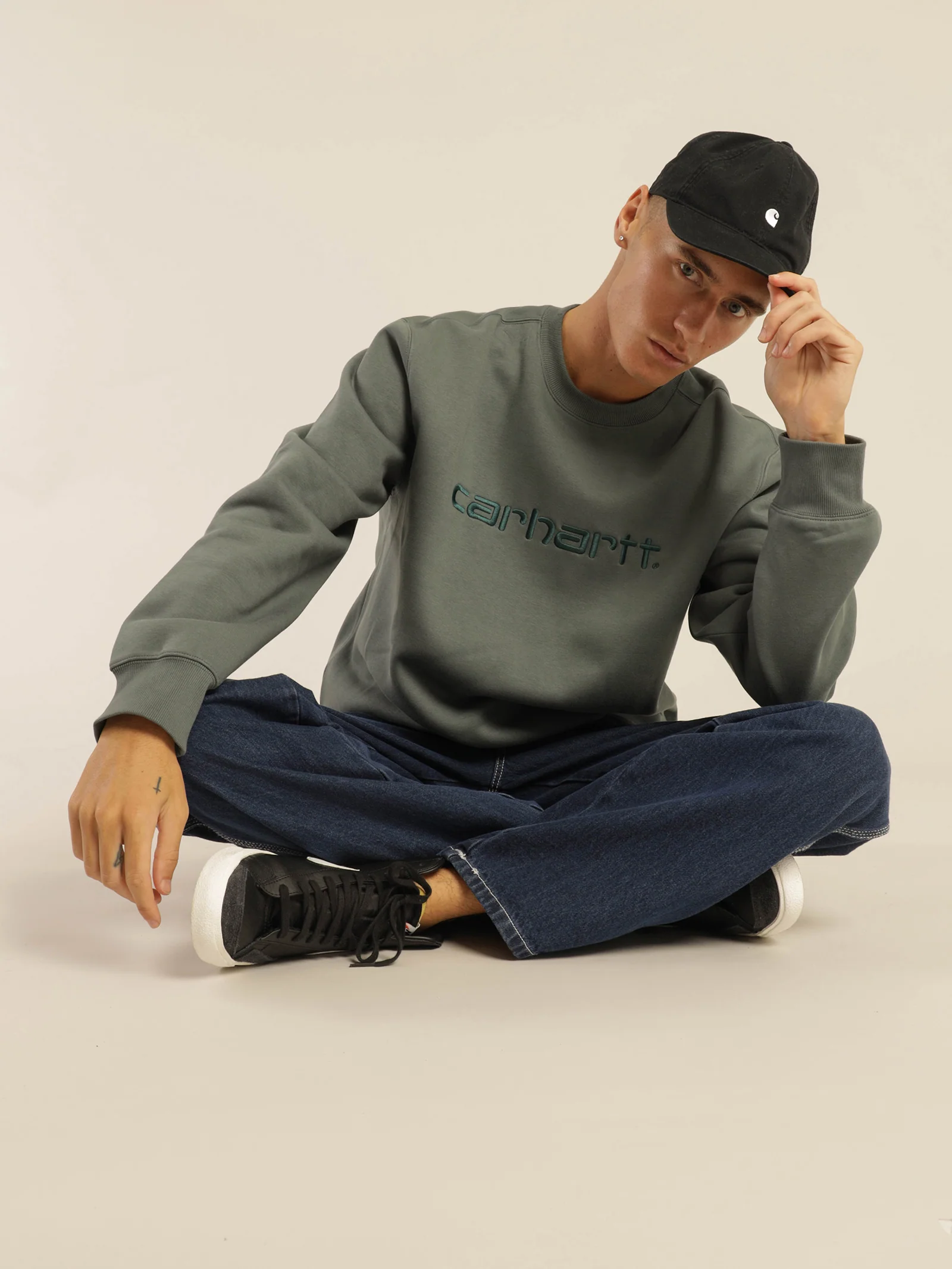 Carhartt Sweatshirt - Image 3