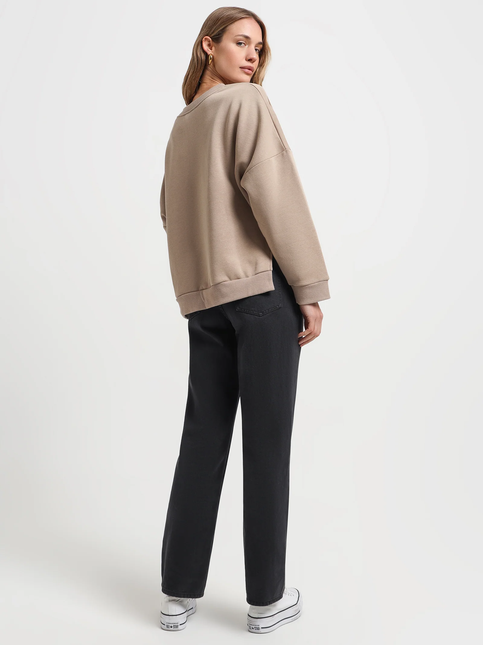 Carter Classic Oversized Sweater - Image 4