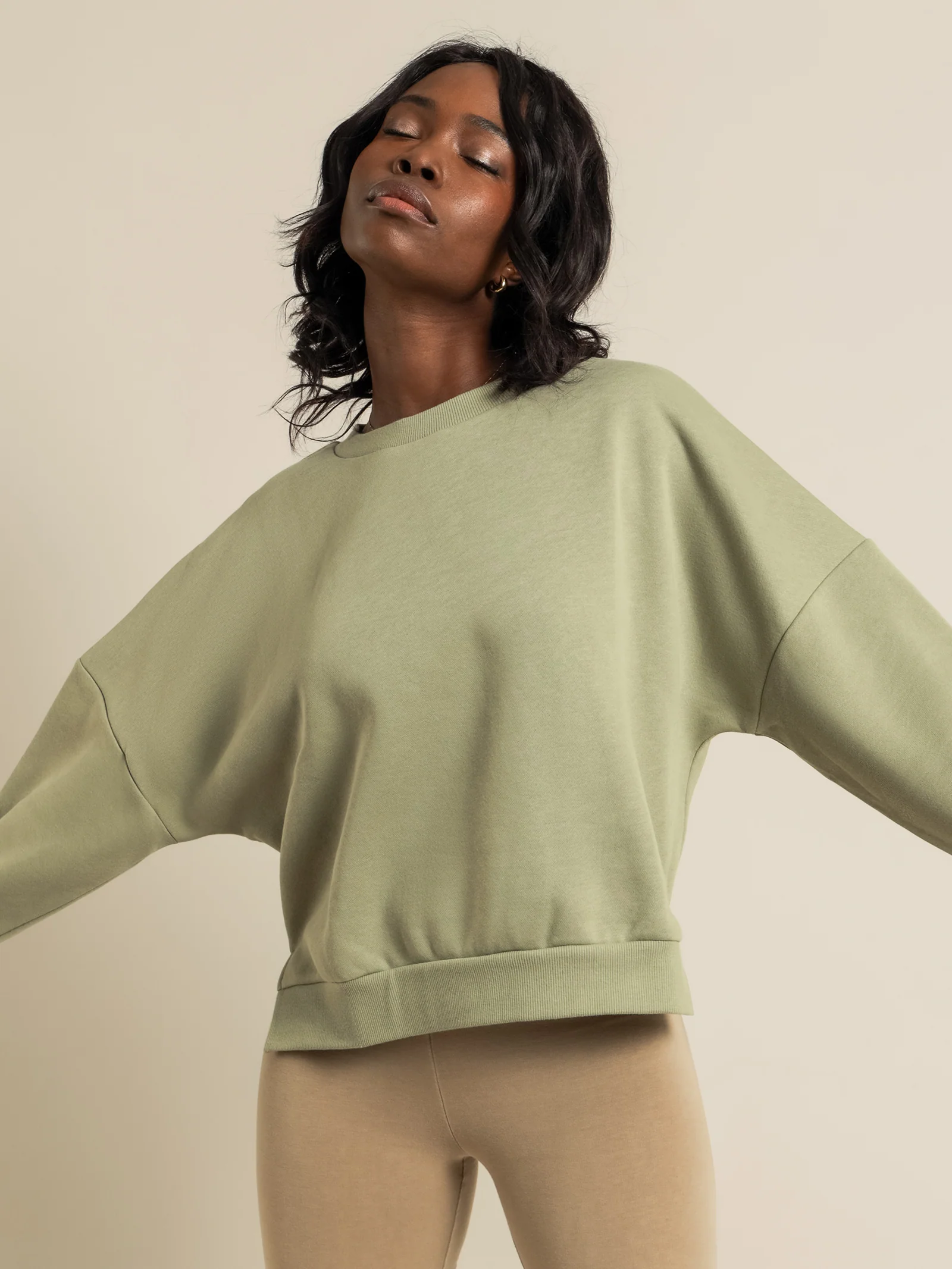 Carter Classic Oversized Sweater - Image 5