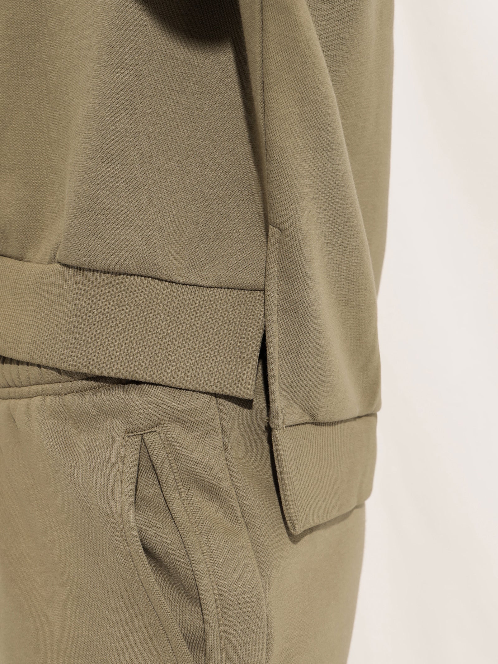 Carter Classic Oversized Sweater - Image 5
