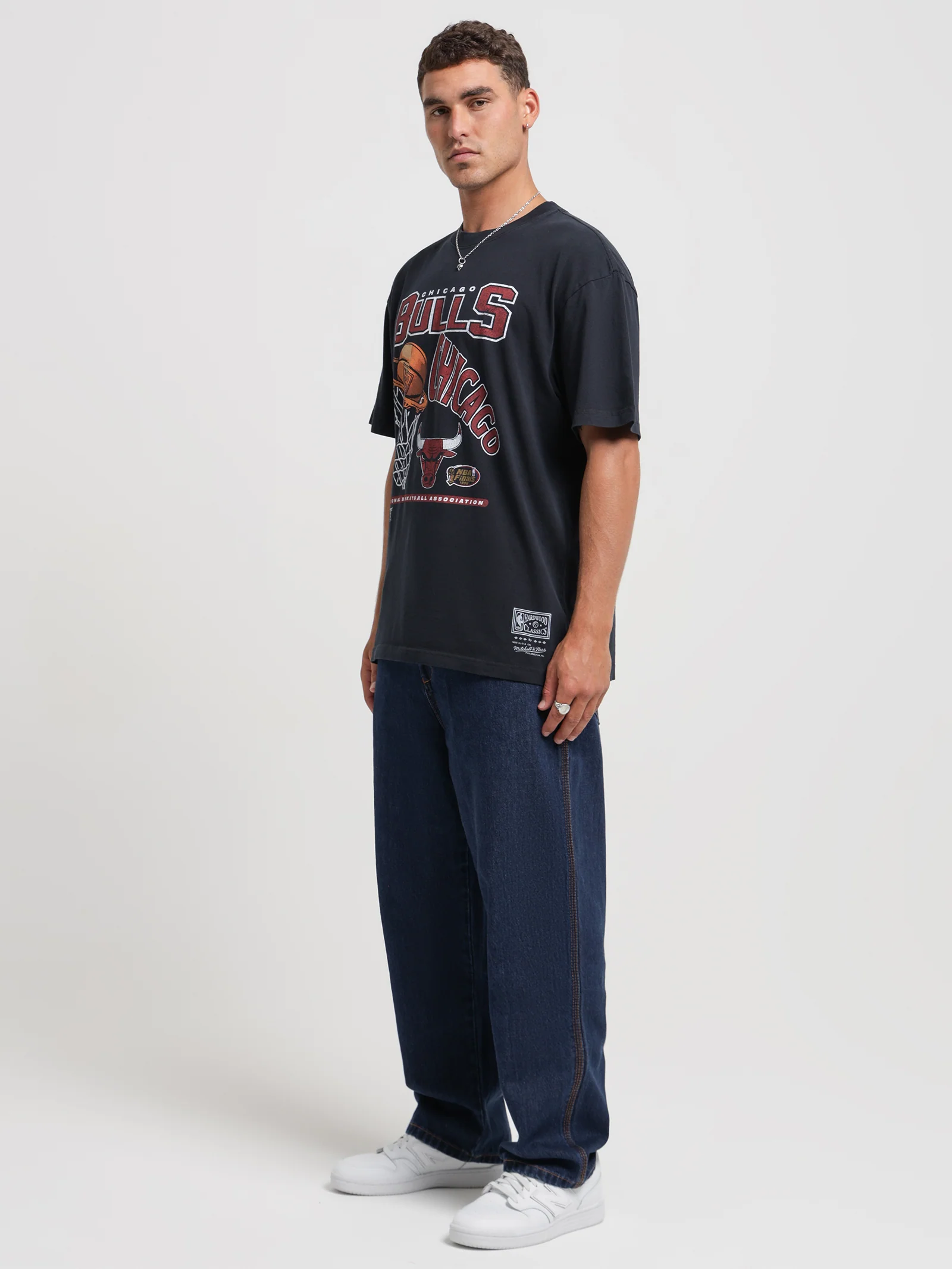 Chicago Bulls NBA Hoop T-Shirt - Image 4