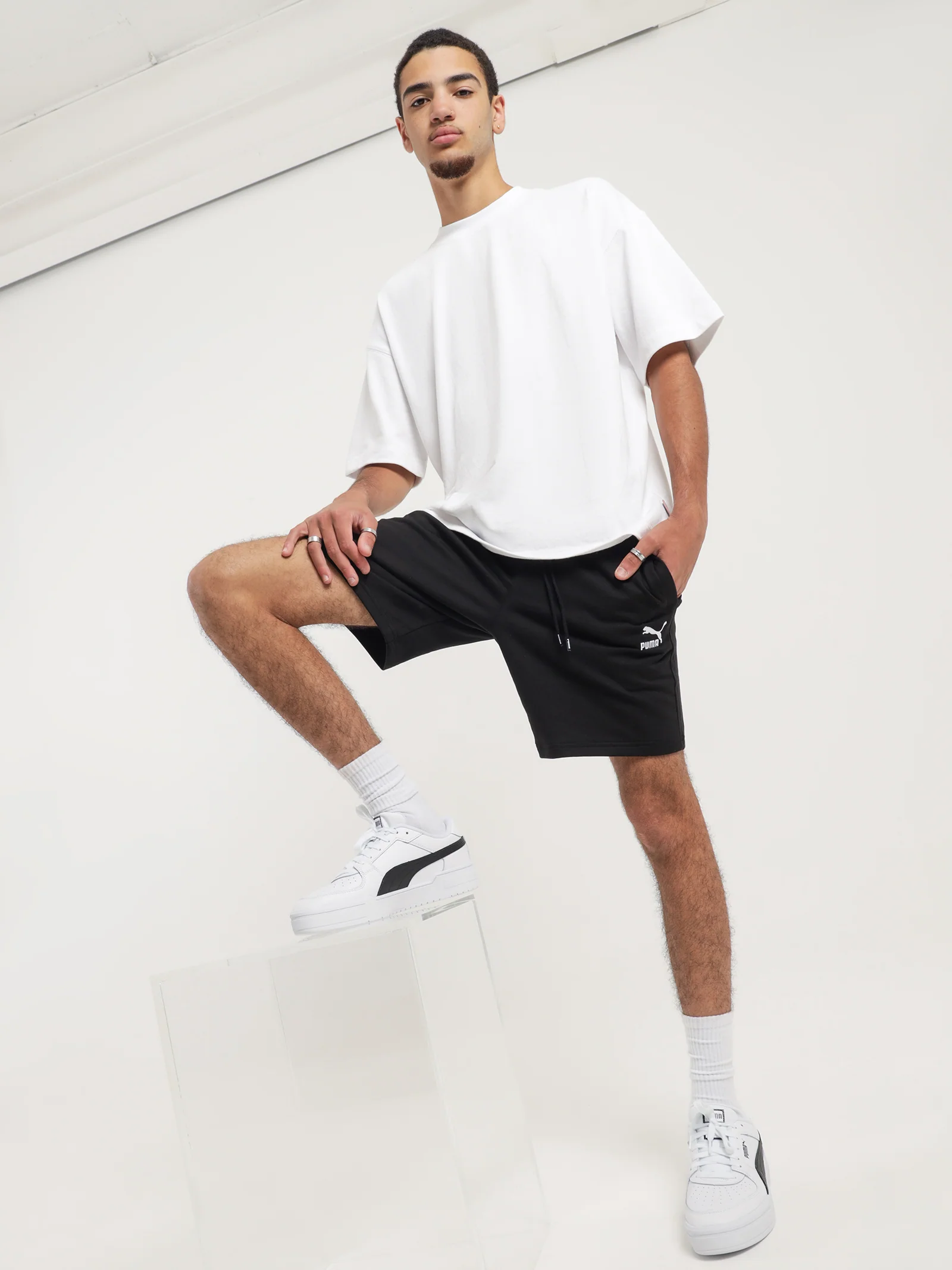 Classics Logo 8 Shorts - Image 4