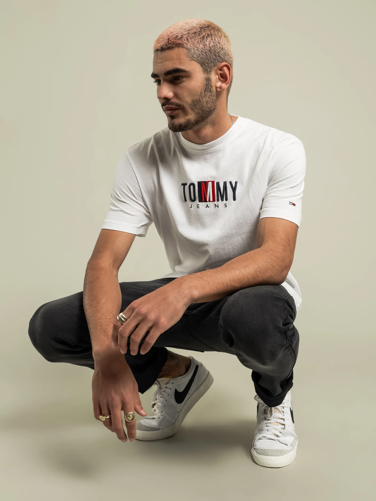 Contrast Logo Tommy T-Shirt - Image 2