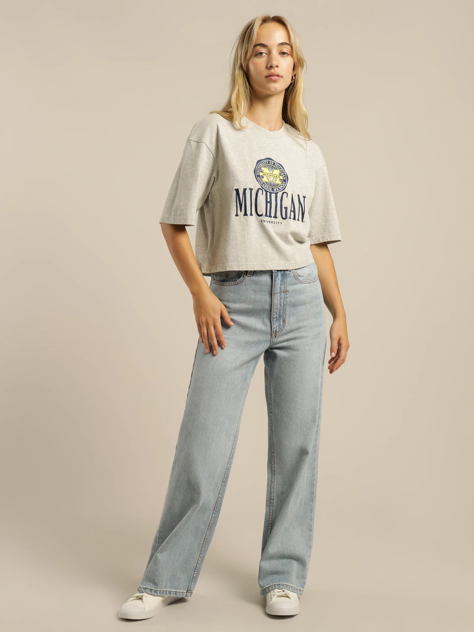 Crop Uni Stack Logo T-Shirt - Image 4