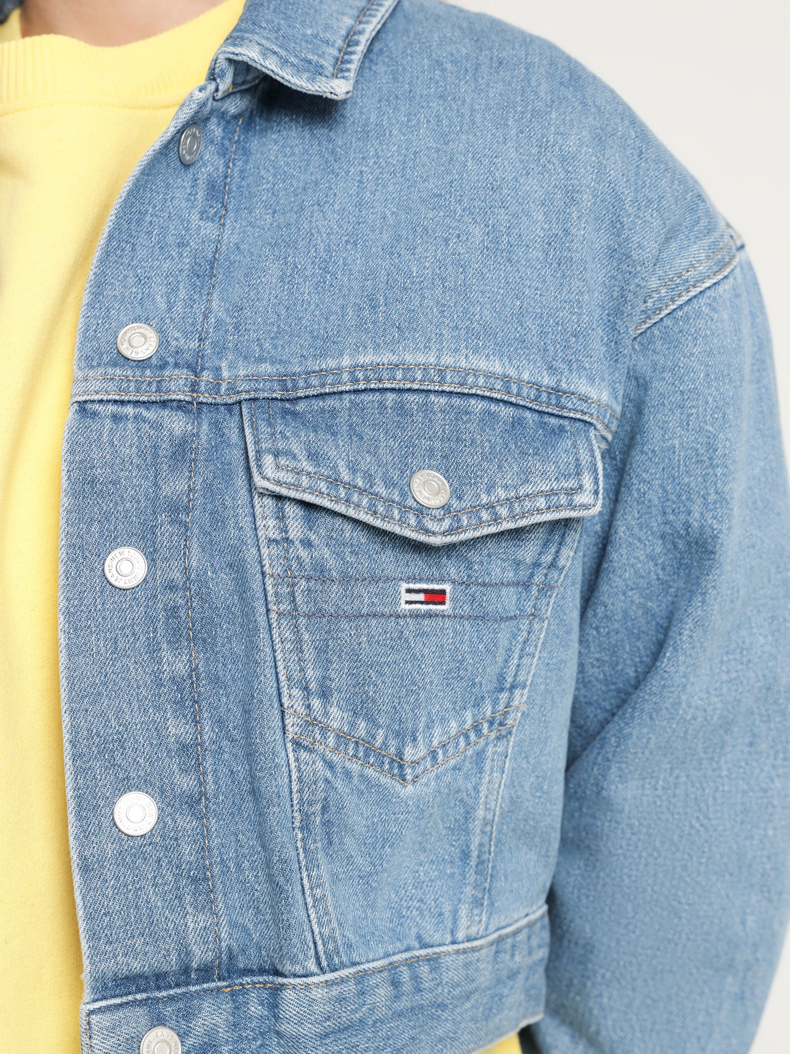 Cropped Trucker Denim Jacket - Image 5
