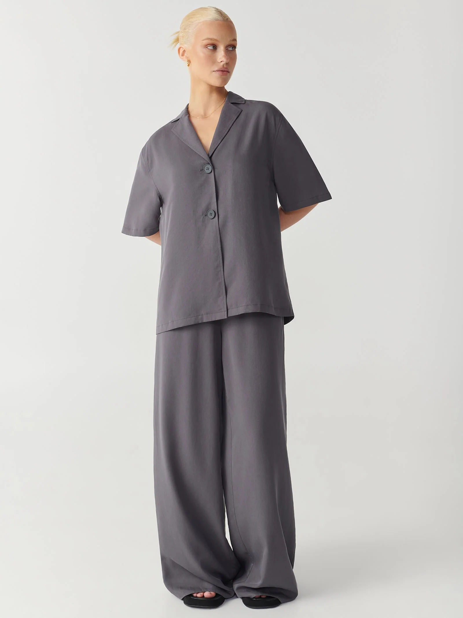 Delia Pant - Image 2