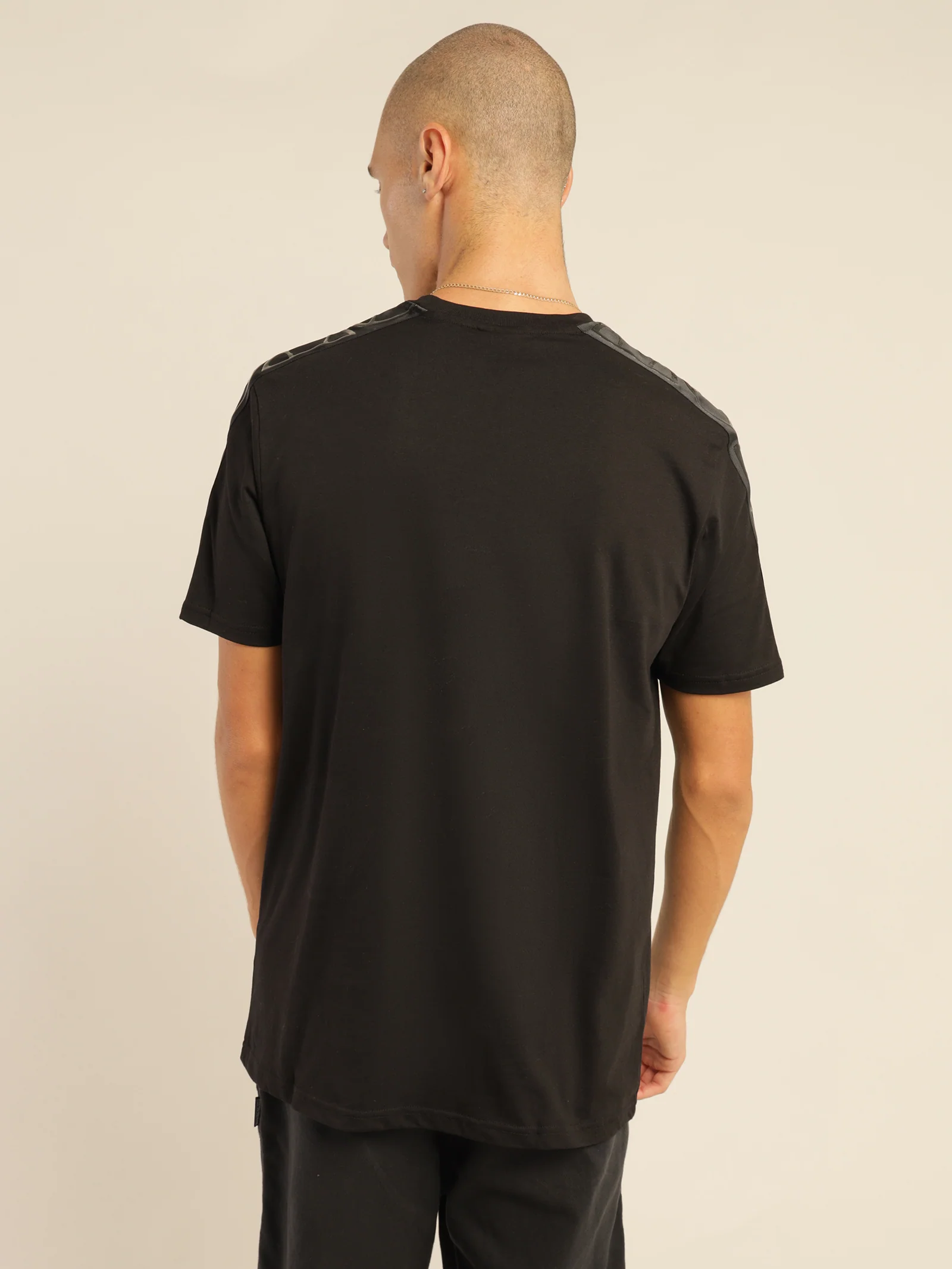 Docari T-Shirt - Image 6