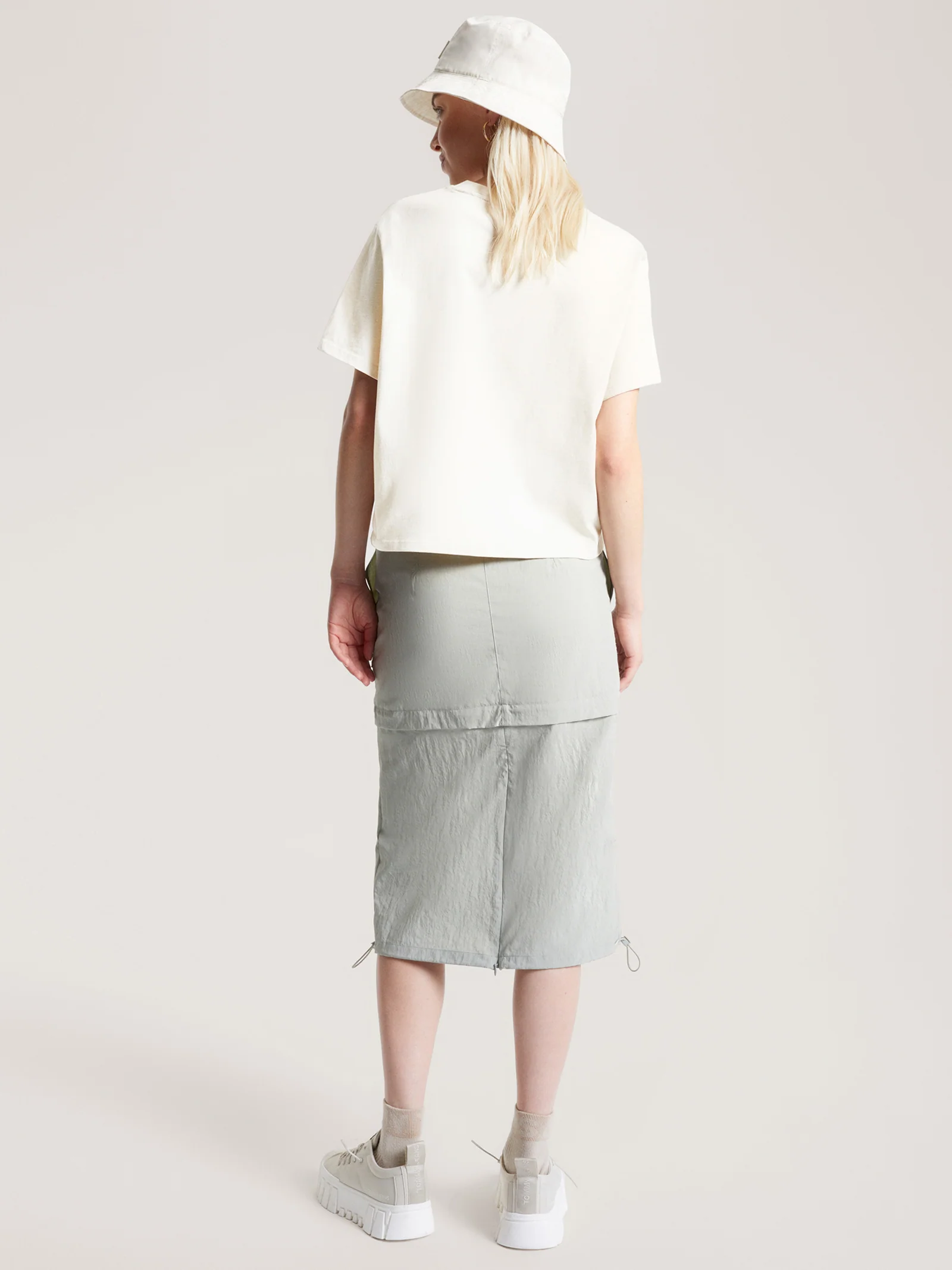 Essential Classic Fit Logo T-Shirt - Image 4