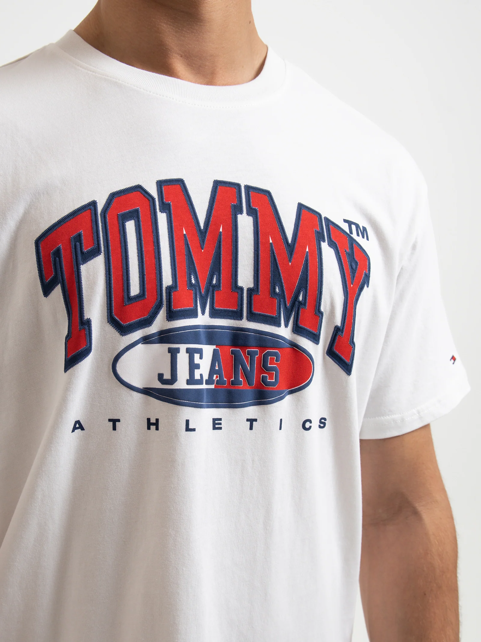 Essential Graphic Logo Relaxed Fit T-Shirt - Image 3