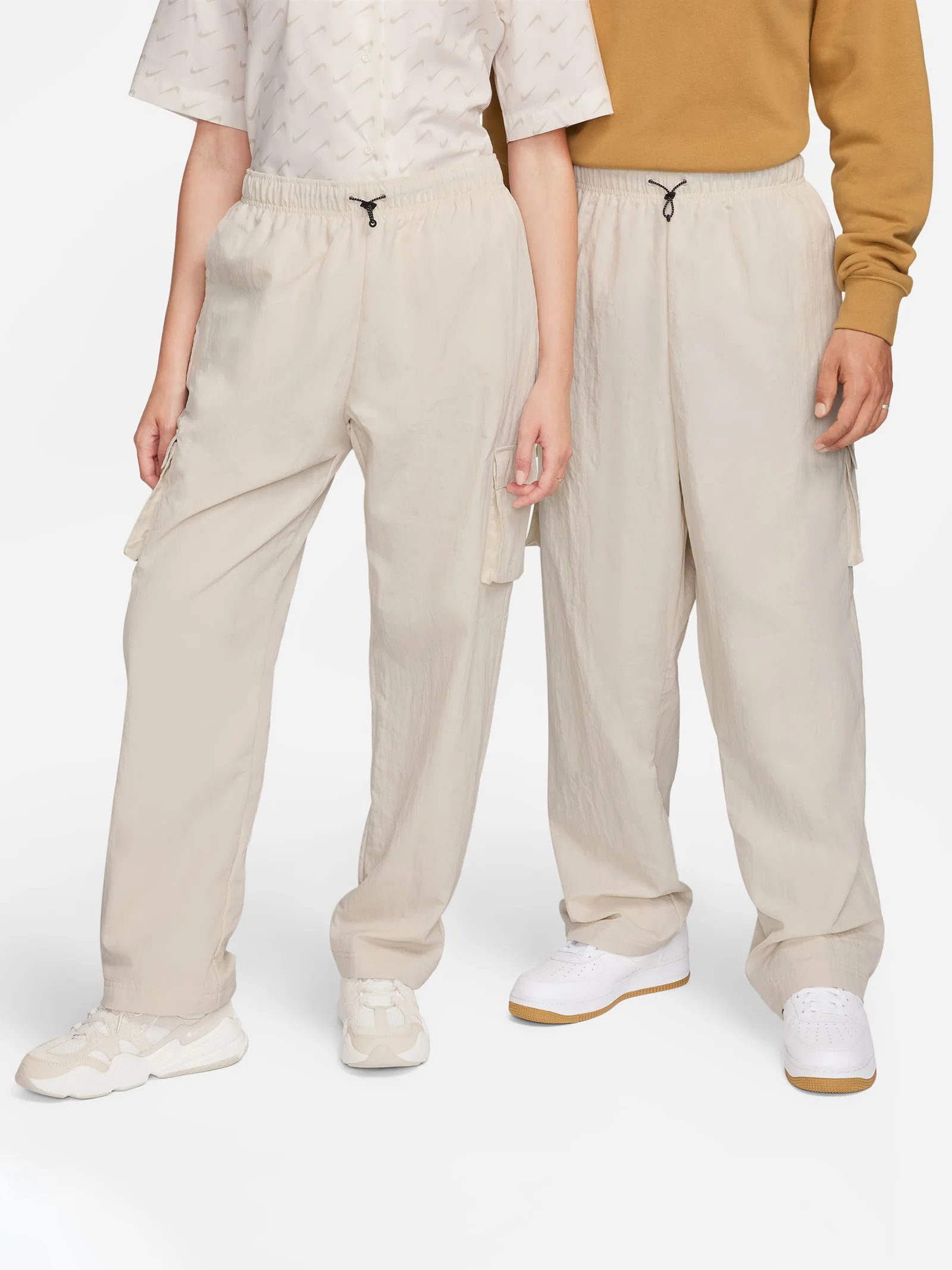 Essential High Rise Woven Cargo Pants - Image 3
