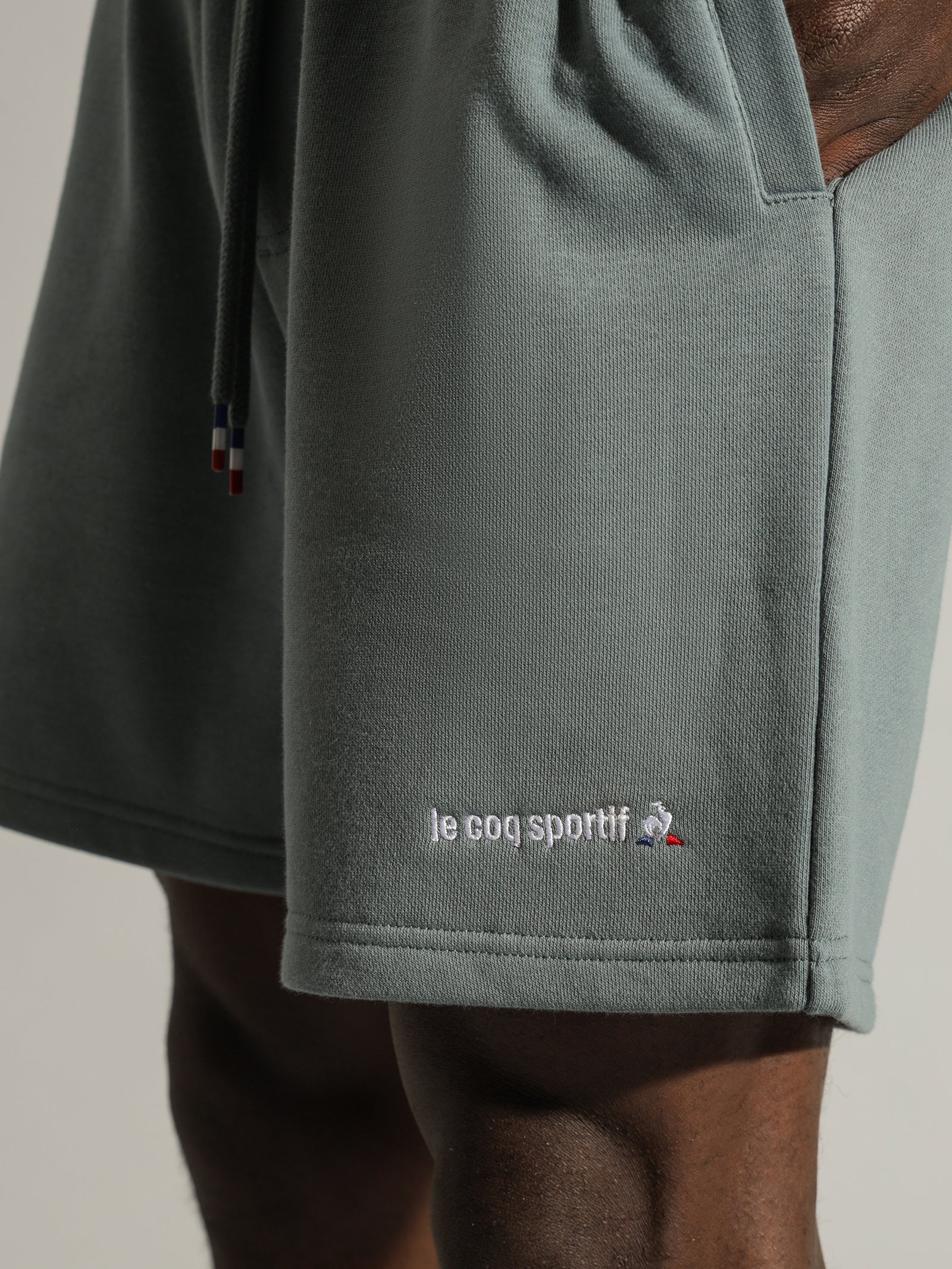 Essentiel Embroidered Shorts - Image 5