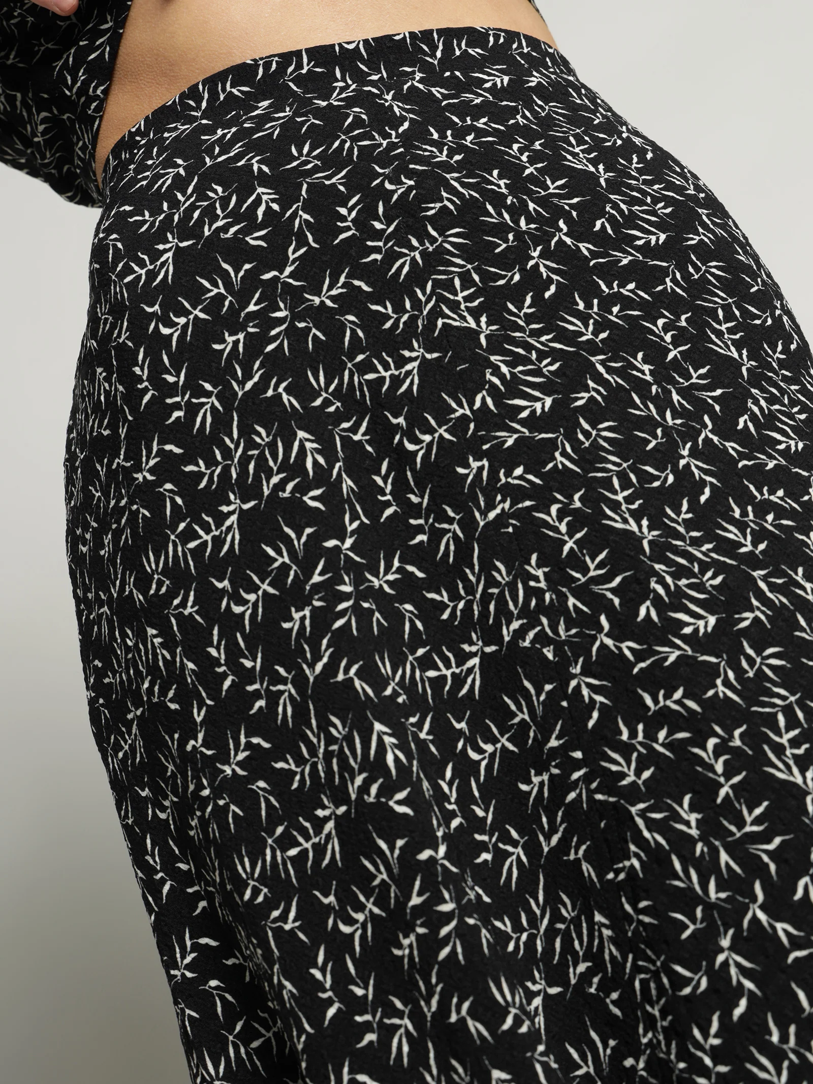 Giselle Midi Skirt - Image 4