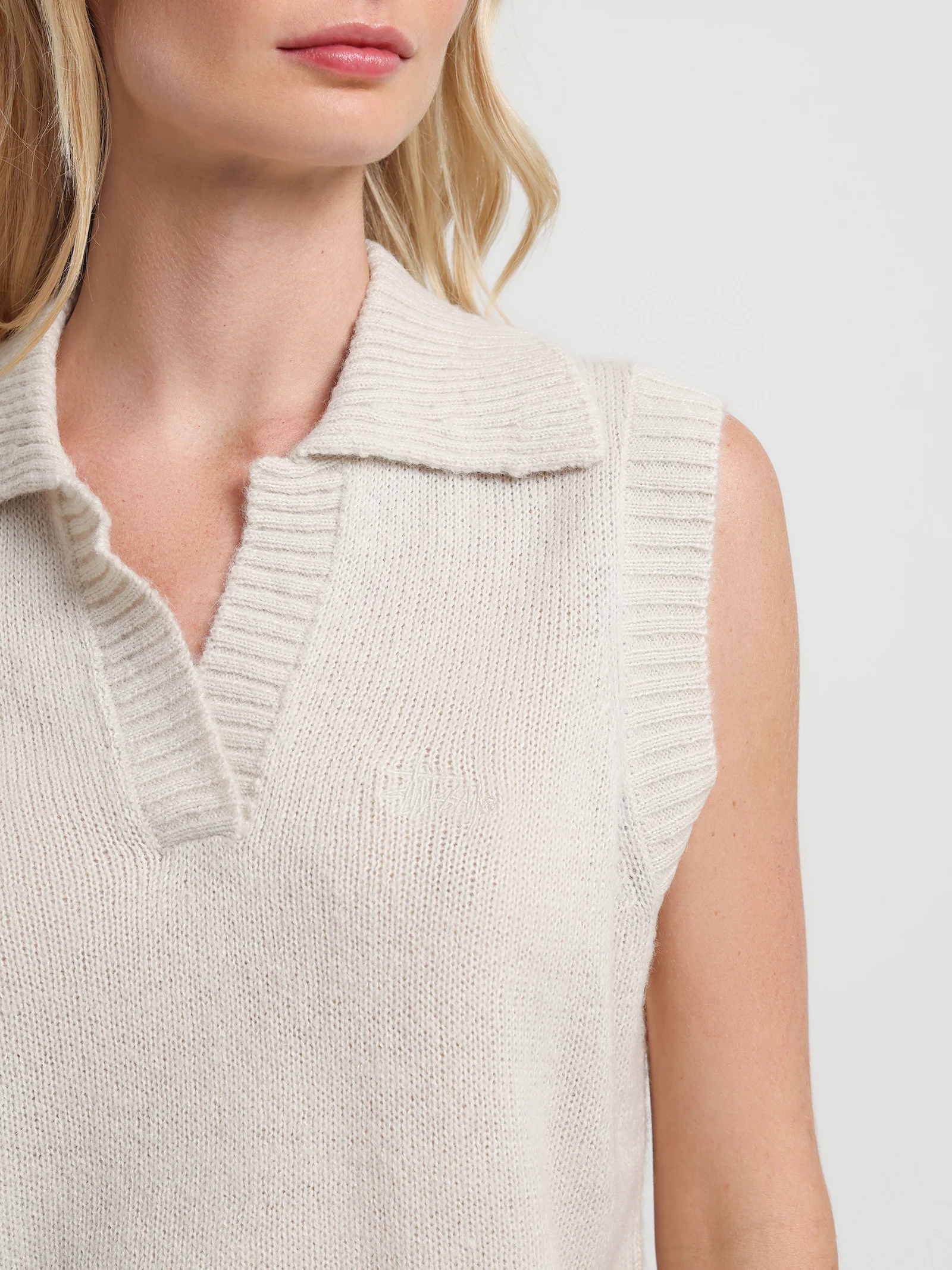Graffiti Collared Knit Vest - Image 3