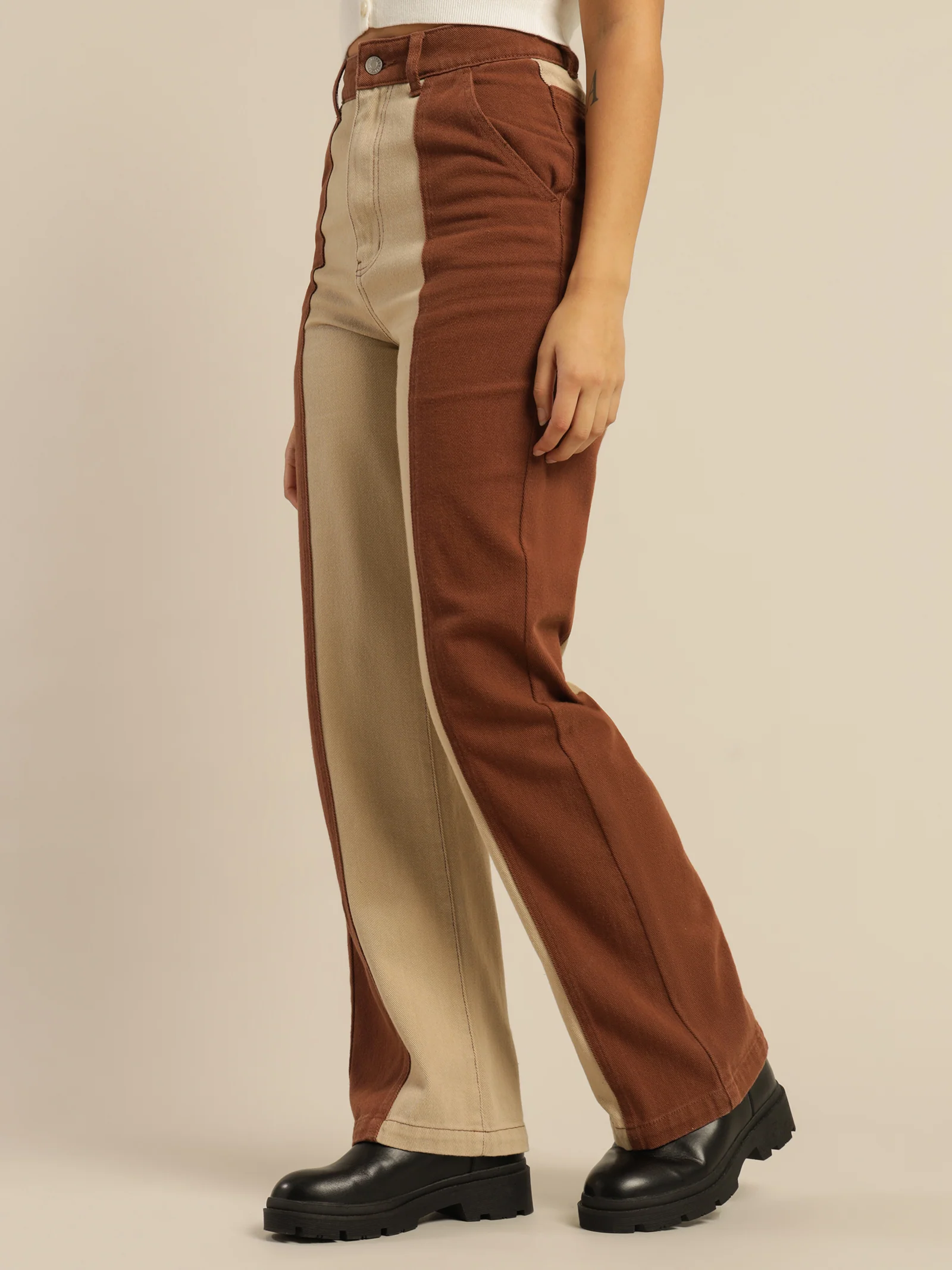 Gwen Patch Jeans - Image 3