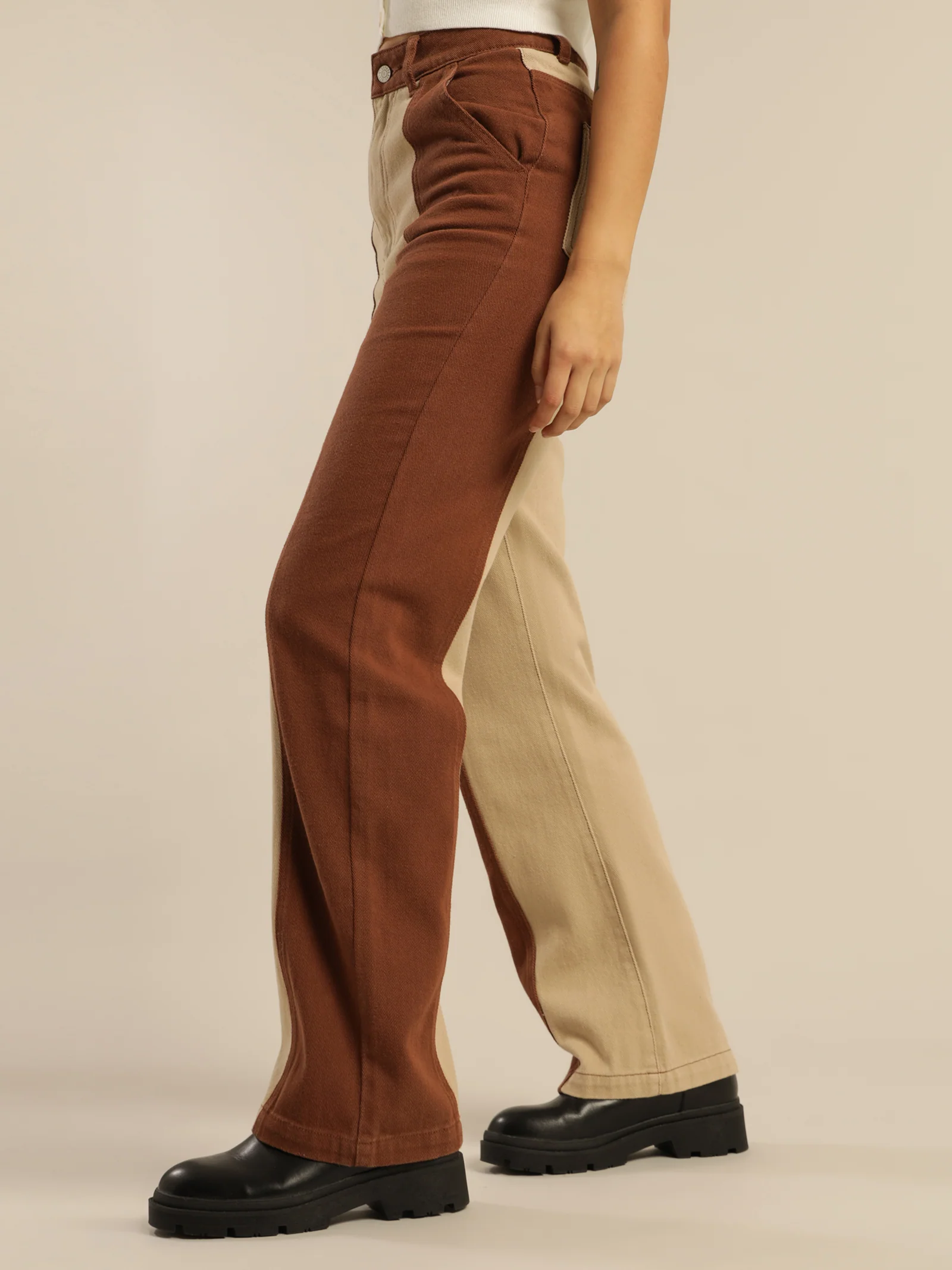 Gwen Patch Jeans - Image 4
