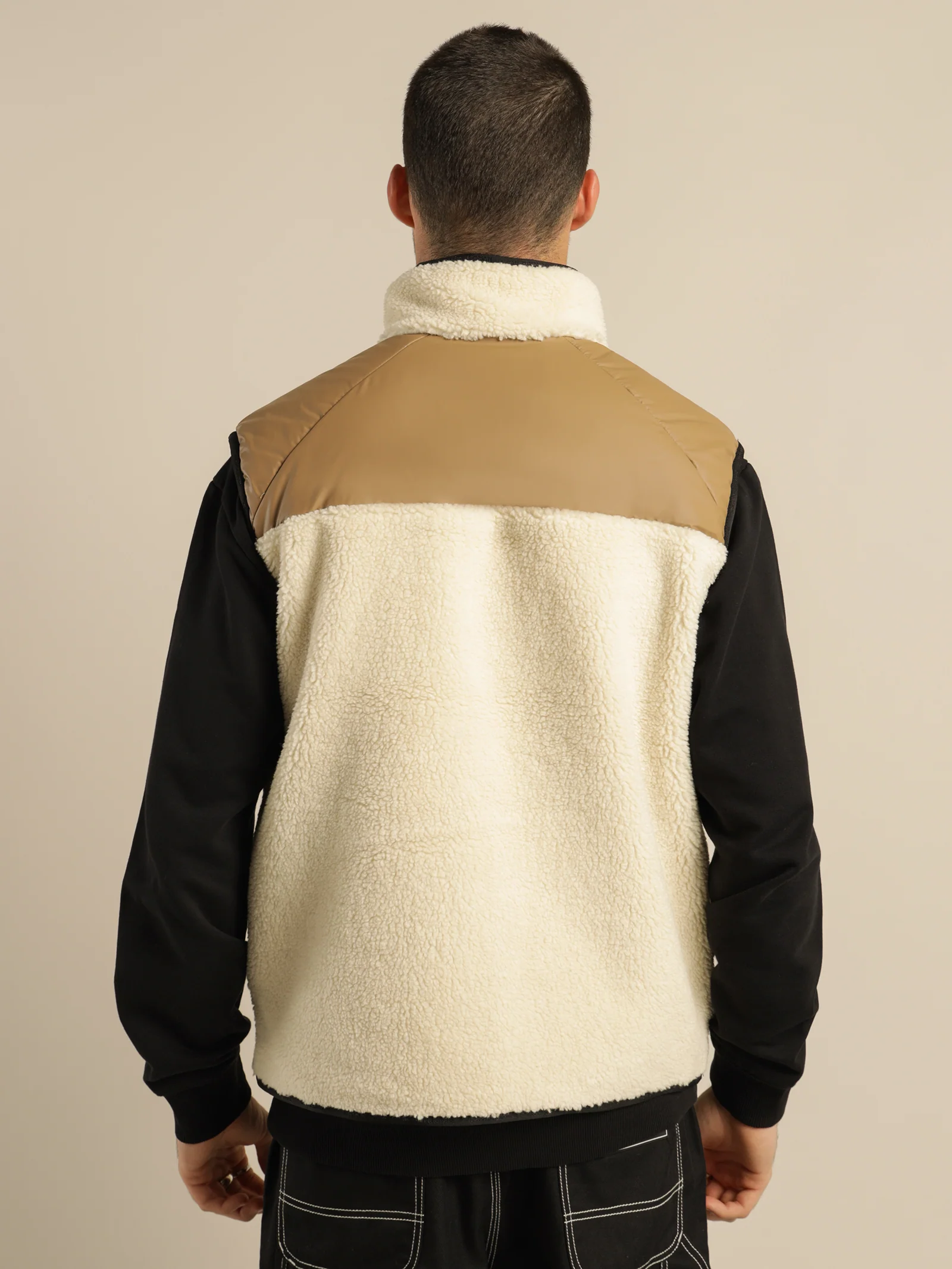 Haltia Vest - Image 8