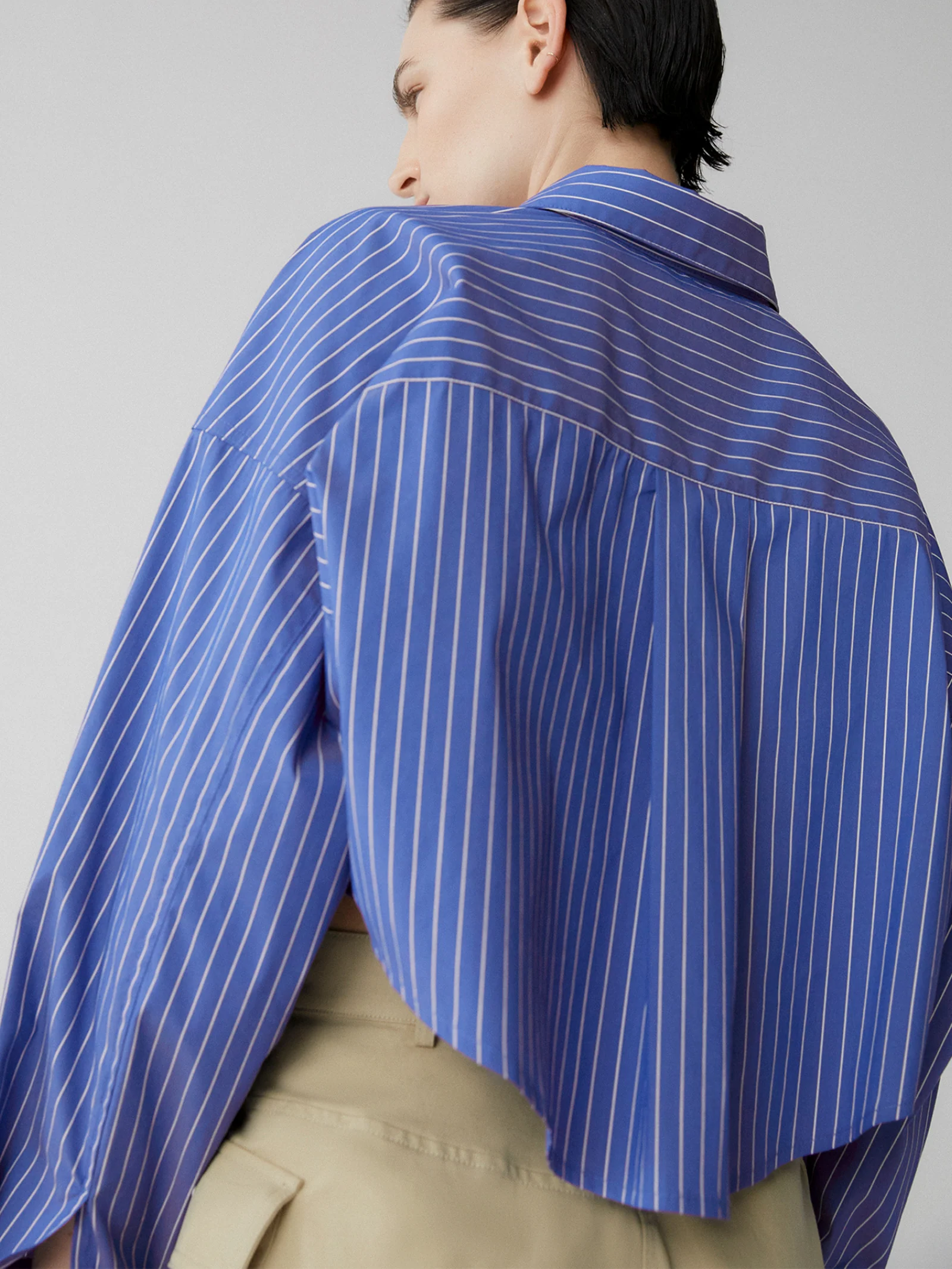Jacey Cropped Oversized Shirt - Image 2
